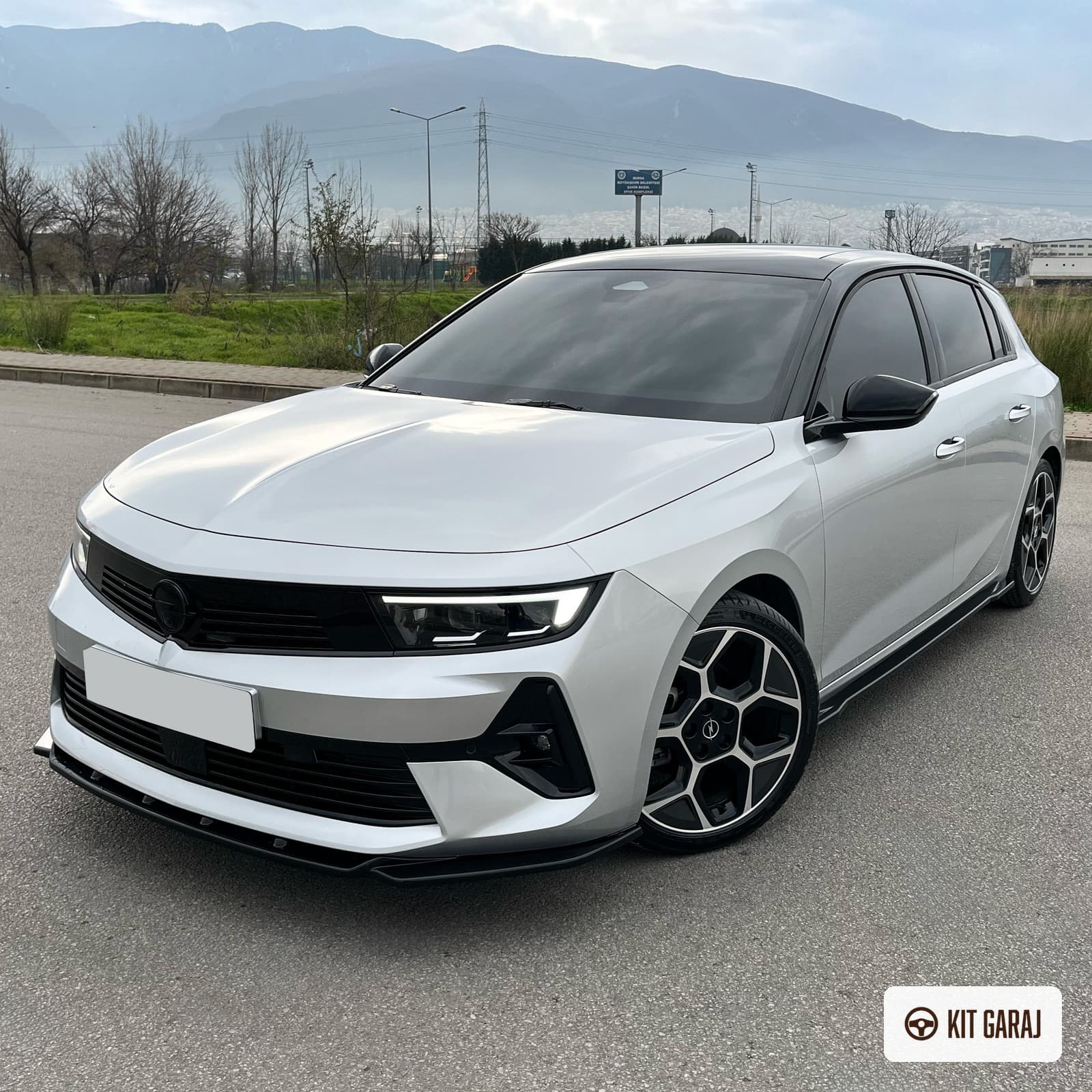 Opel Astra L Piano Black Ön Lip (Plastik) Boyalı