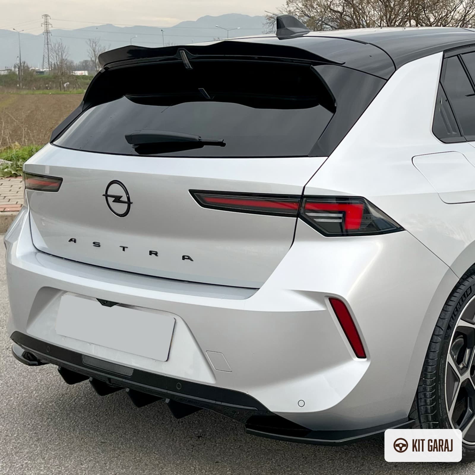 Opel Astra L 2022+ Piano Black Arka Flap (Plastik) Boyalı