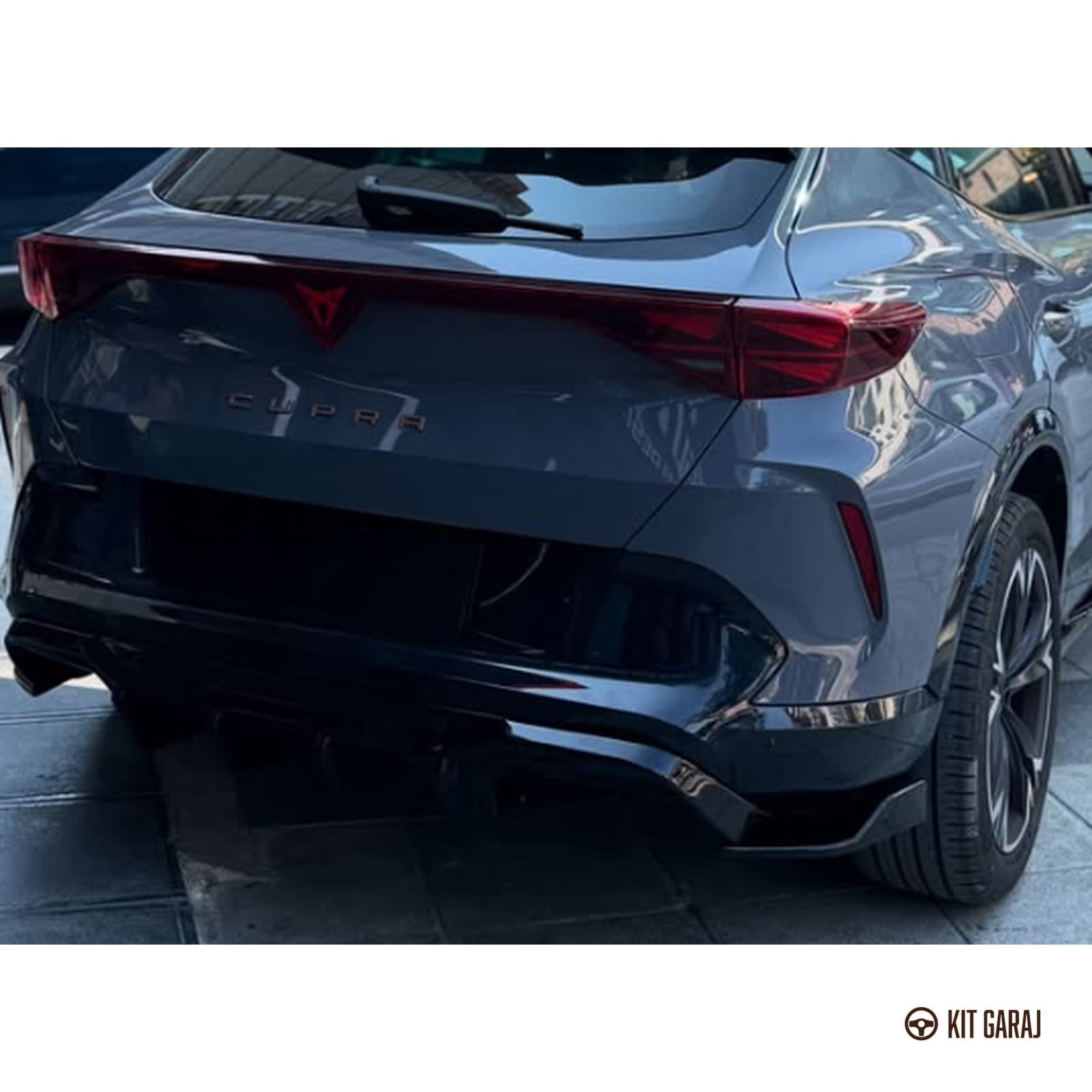 Cupra Formentor Arka Flap Parlak Siyah (Plastik) Boyalı