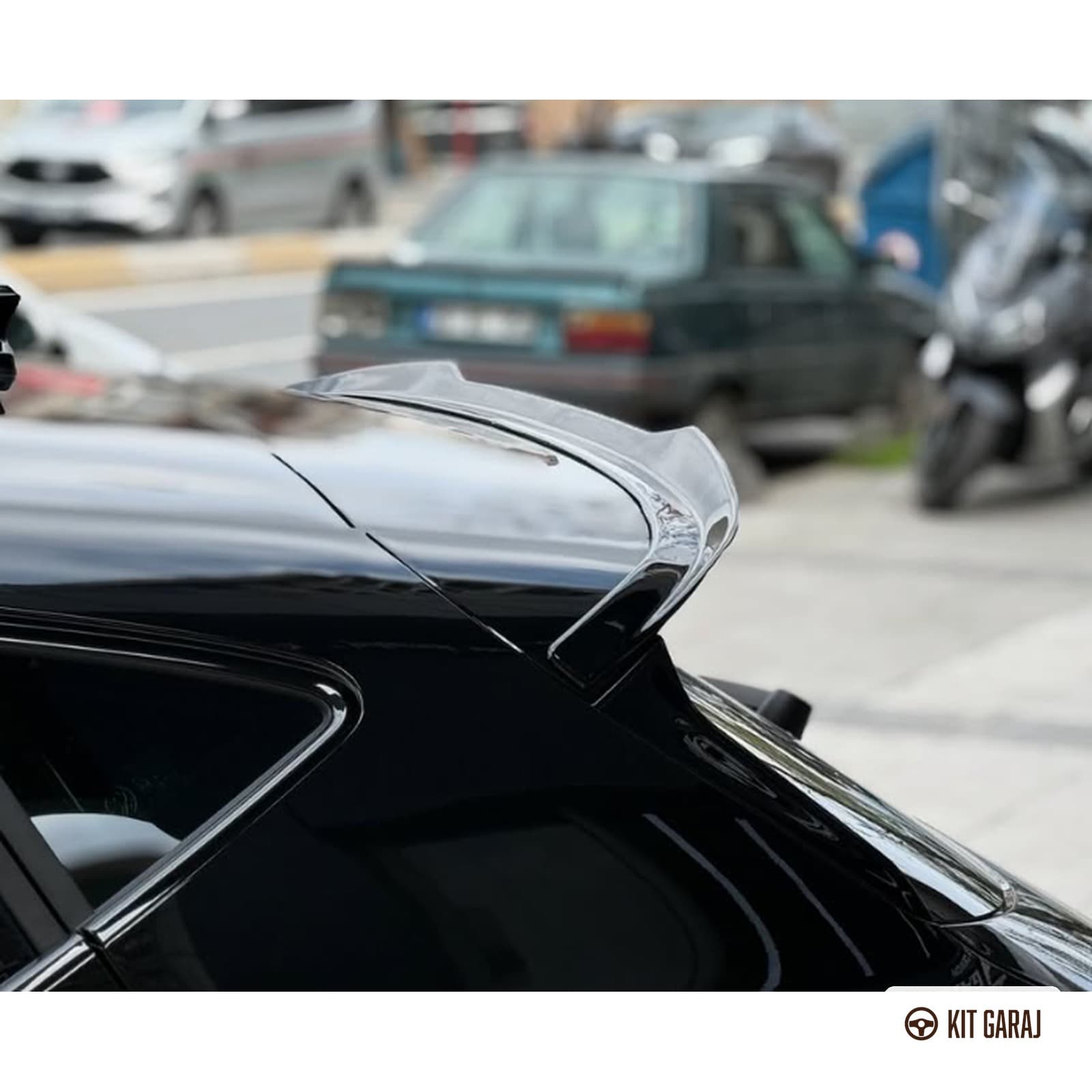 Cupra Leon Parlak Siyah Spoiler (Plastik) Boyalı