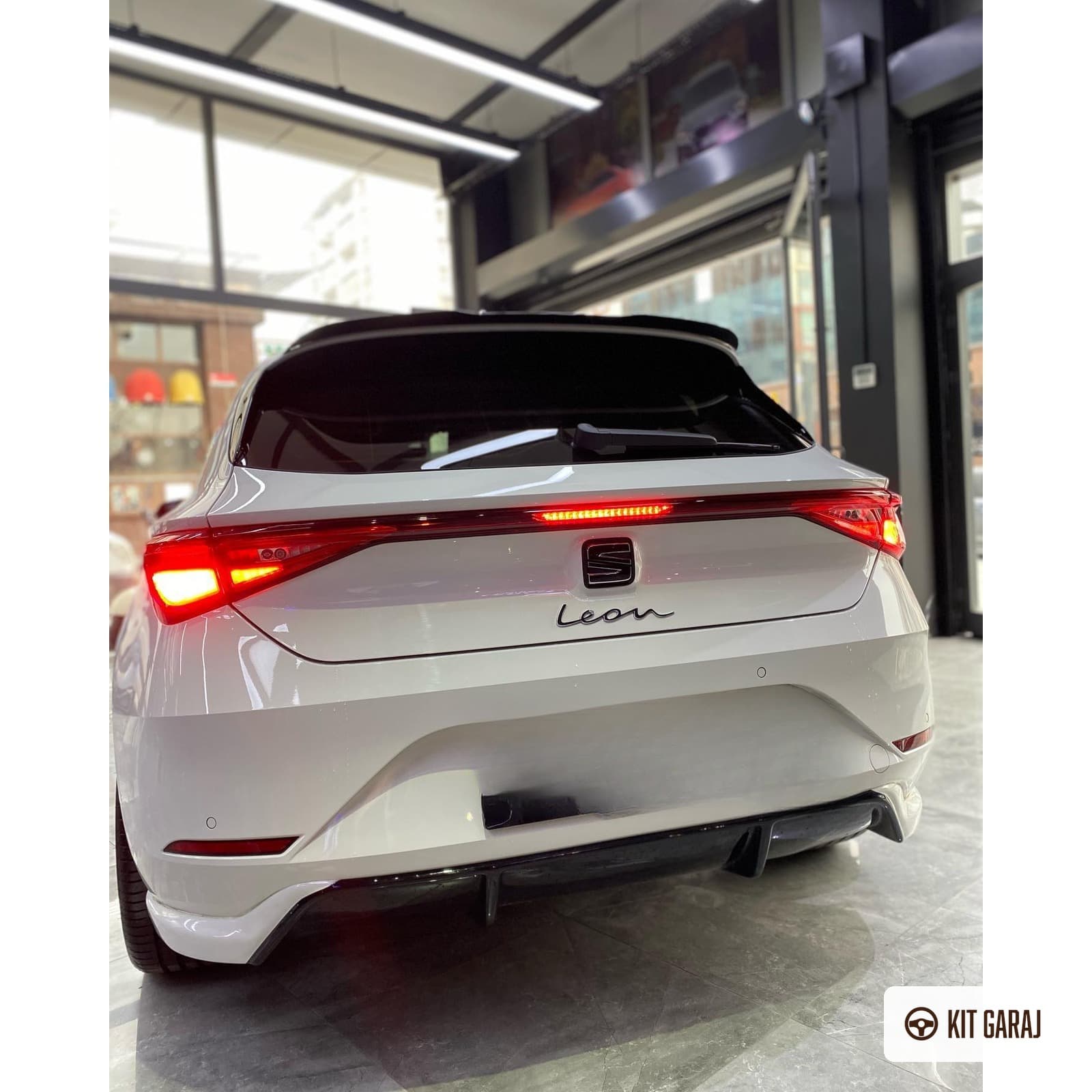 Seat Leon Mk4 2020+ Piano Black Difüzör (Plastik) Boyalı (3/7)