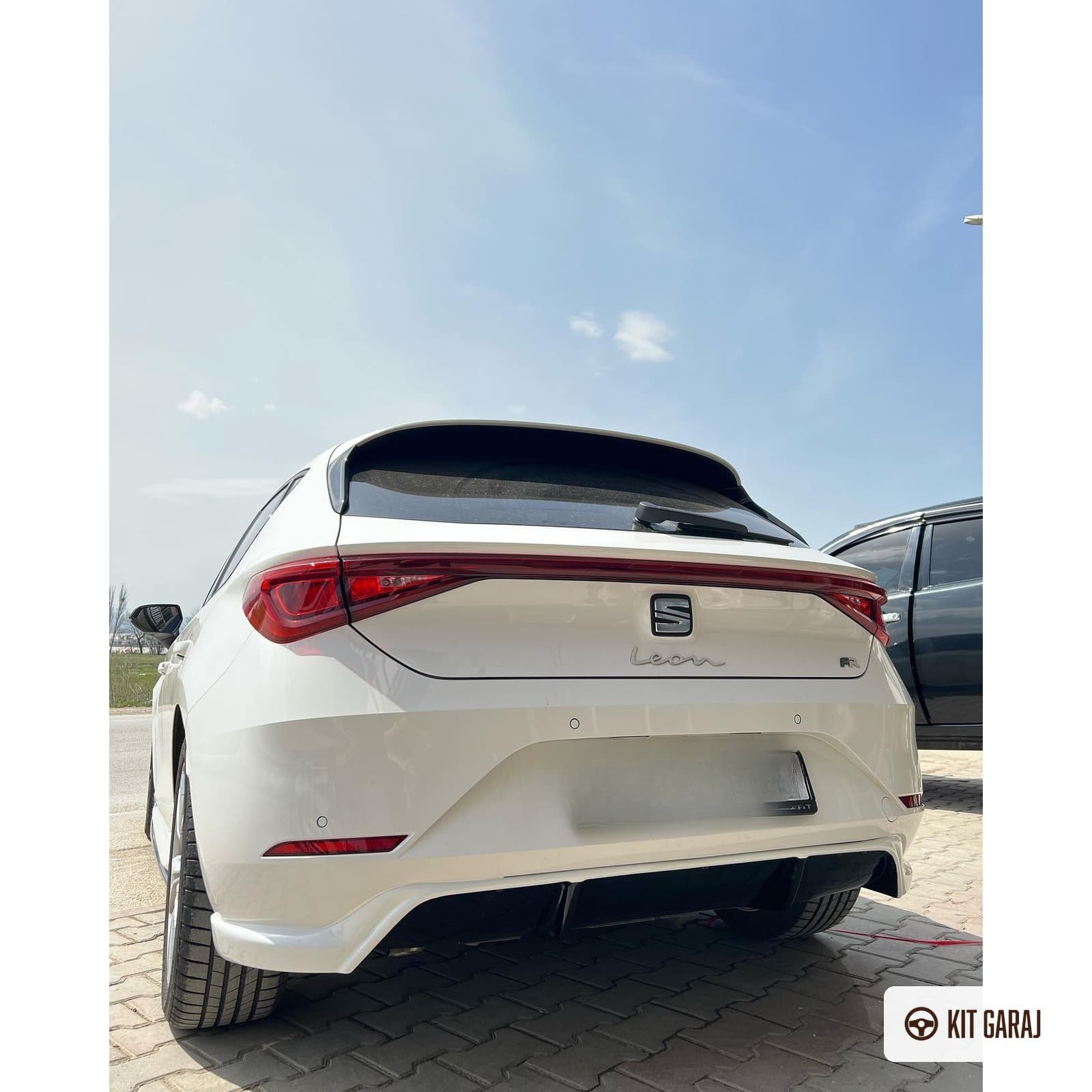 Seat Leon Mk4 2020+ Piano Black Difüzör (Plastik) Boyalı (4/7)