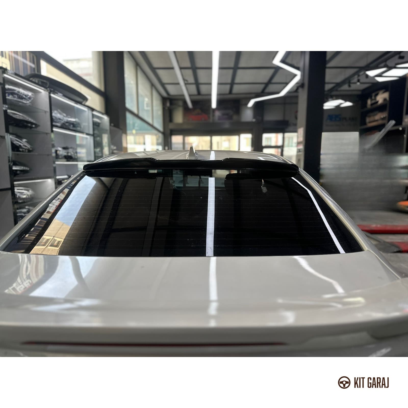 Honda City 2022 Piano Black Cam Üstü Spoiler (Plastik) Boyalı
