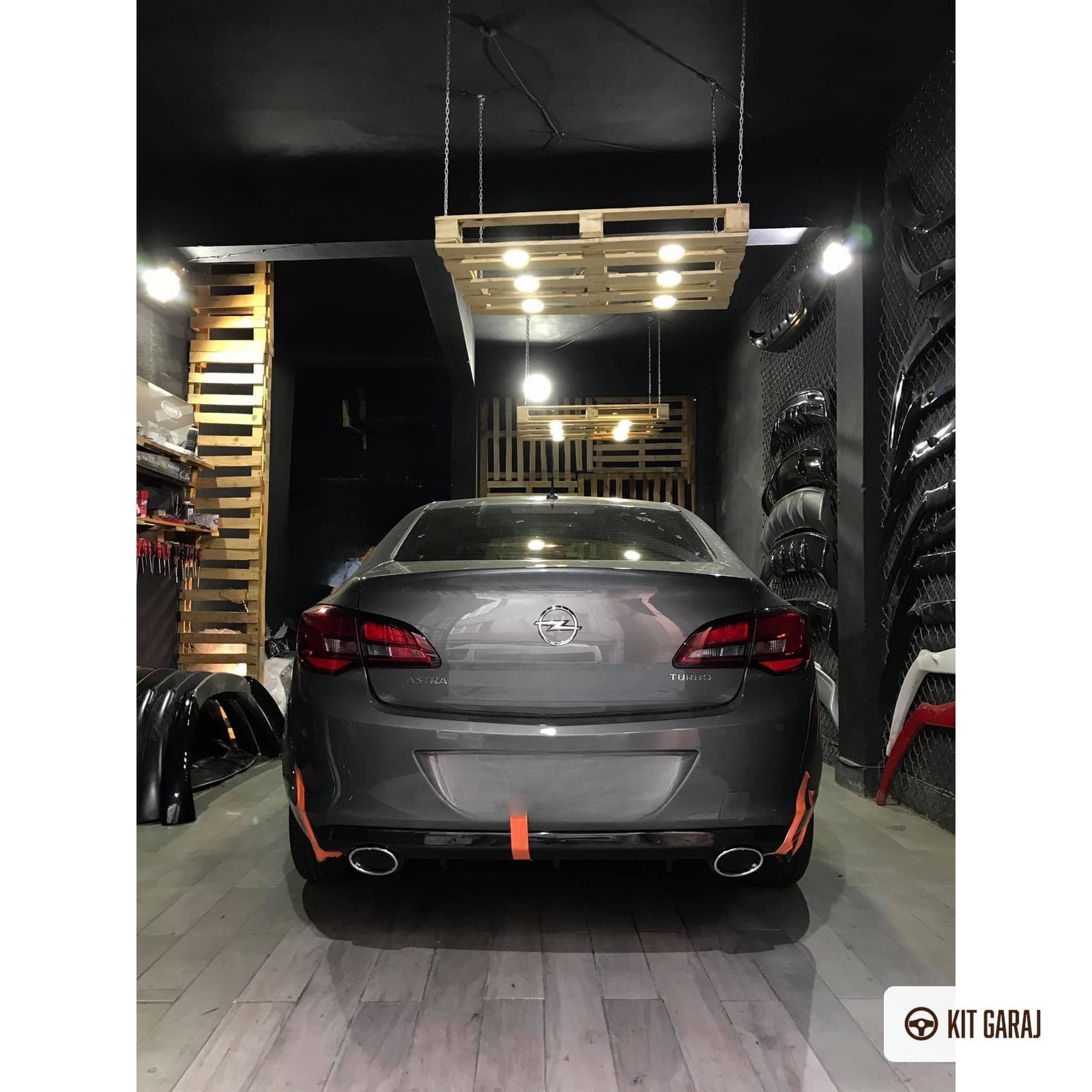 Opel Astra J Sedan 2009-2015 Egzoz Görünümlü Piano Black Difüzör (Plastik) Boyalı