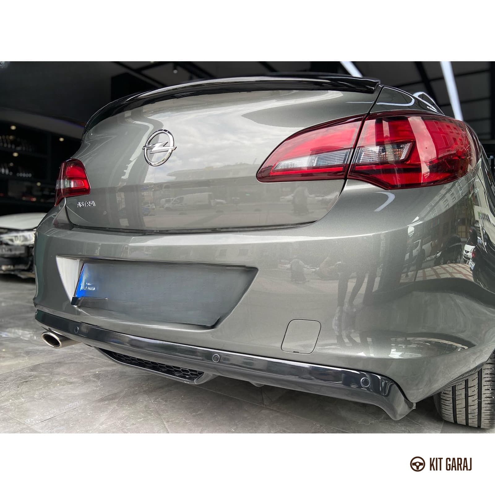 Opel Astra J Sedan 2011-2018 Parlak Siyah Difüzör (Plastik) Boyalı