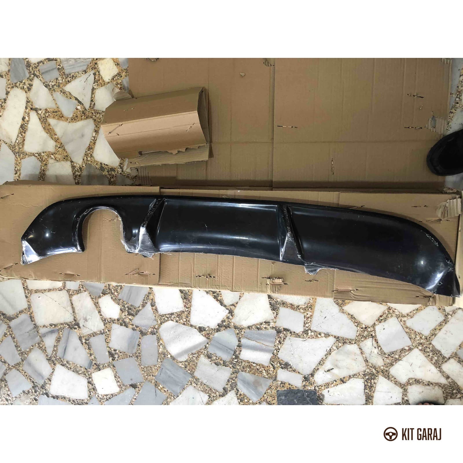 Opel Corsa D Egzoz Çıkışlı Piano Black Difüzör (Plastik) Boyalı