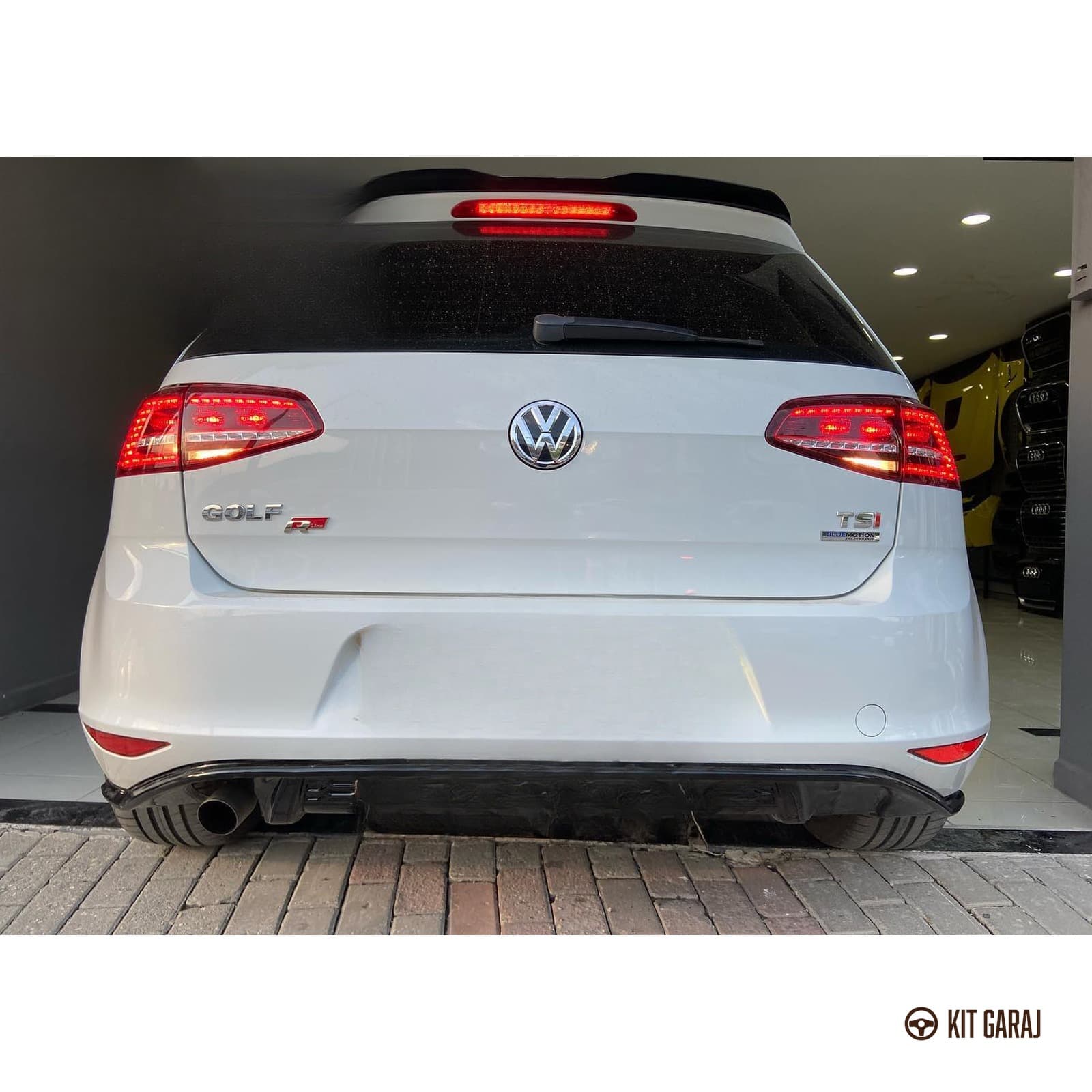 Volkswagen Golf GTI Piano Black Difüzör (Plastik) Boyalı
