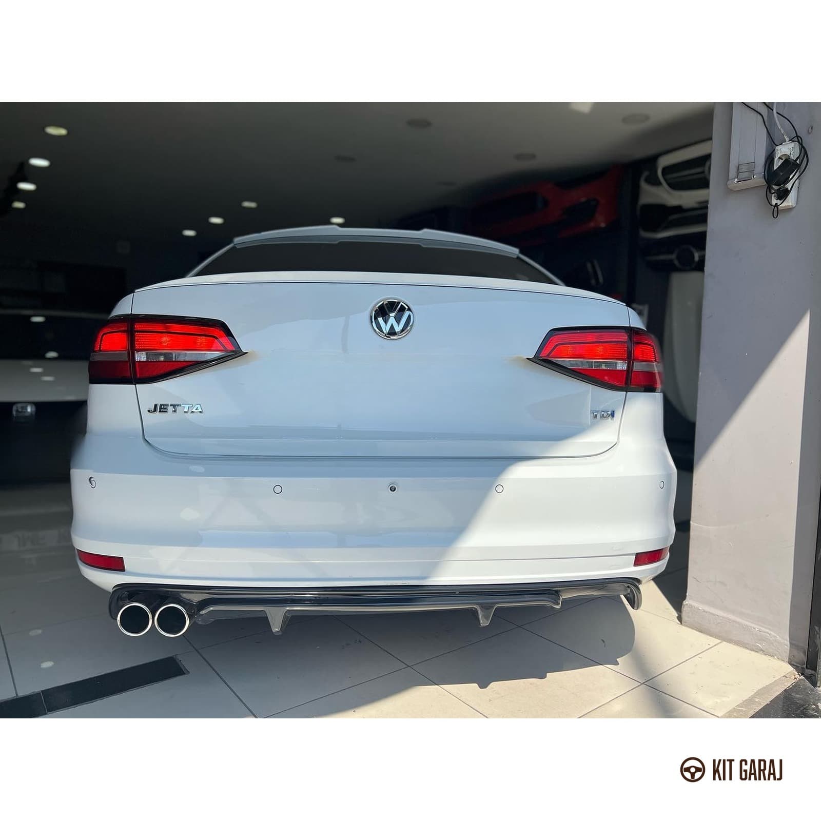 Volkswagen Jetta Makyajlı 2014+ R Piano Black Difüzör (Plastik) Boyalı