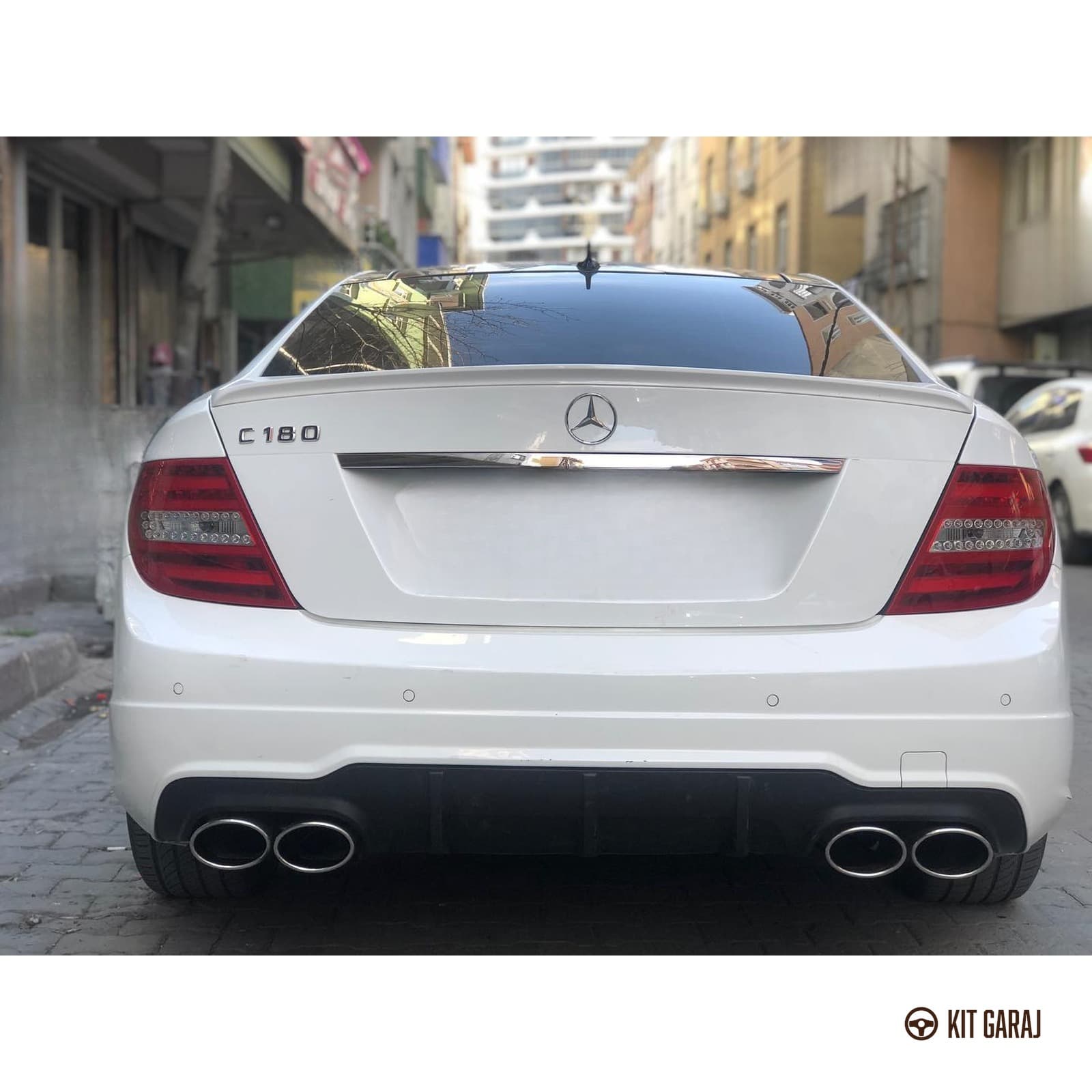 Mercedes-Benz W204 C180 Makyajlı Piano Black Difüzör (Plastik) Boyalı