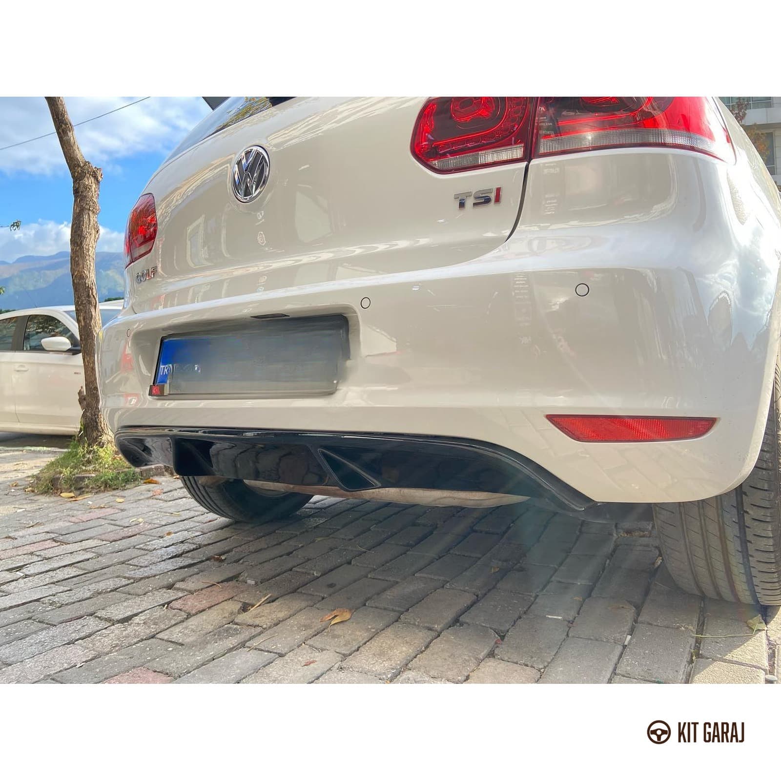 Volkswagen Golf 2009-2012 Parlak Siyah Difüzör (Plastik) Boyalı