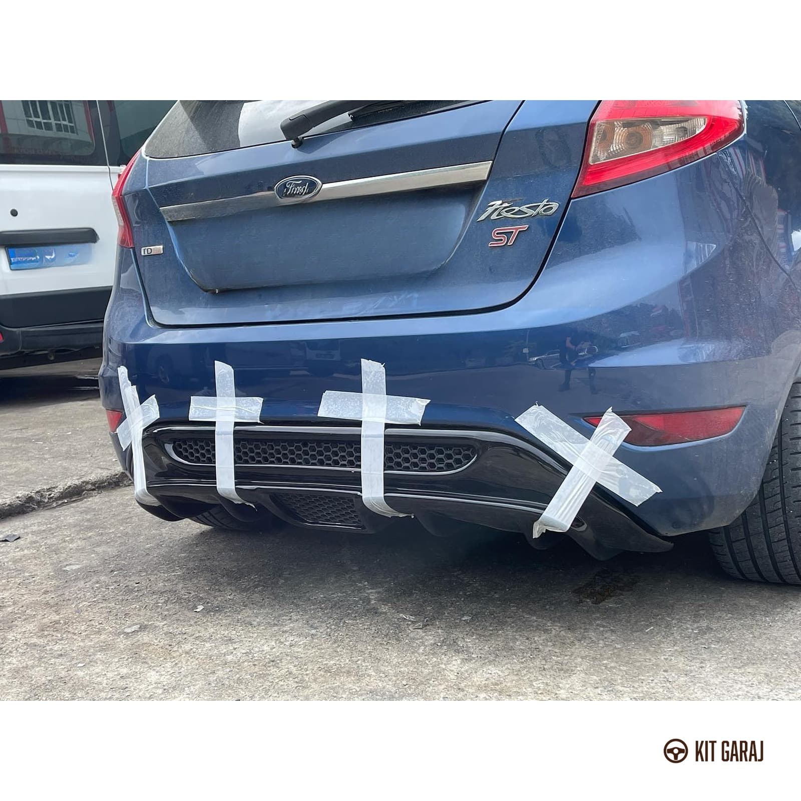 Ford Fiesta Izgaralı Piano Black Difüzör (Plastik) Boyalı