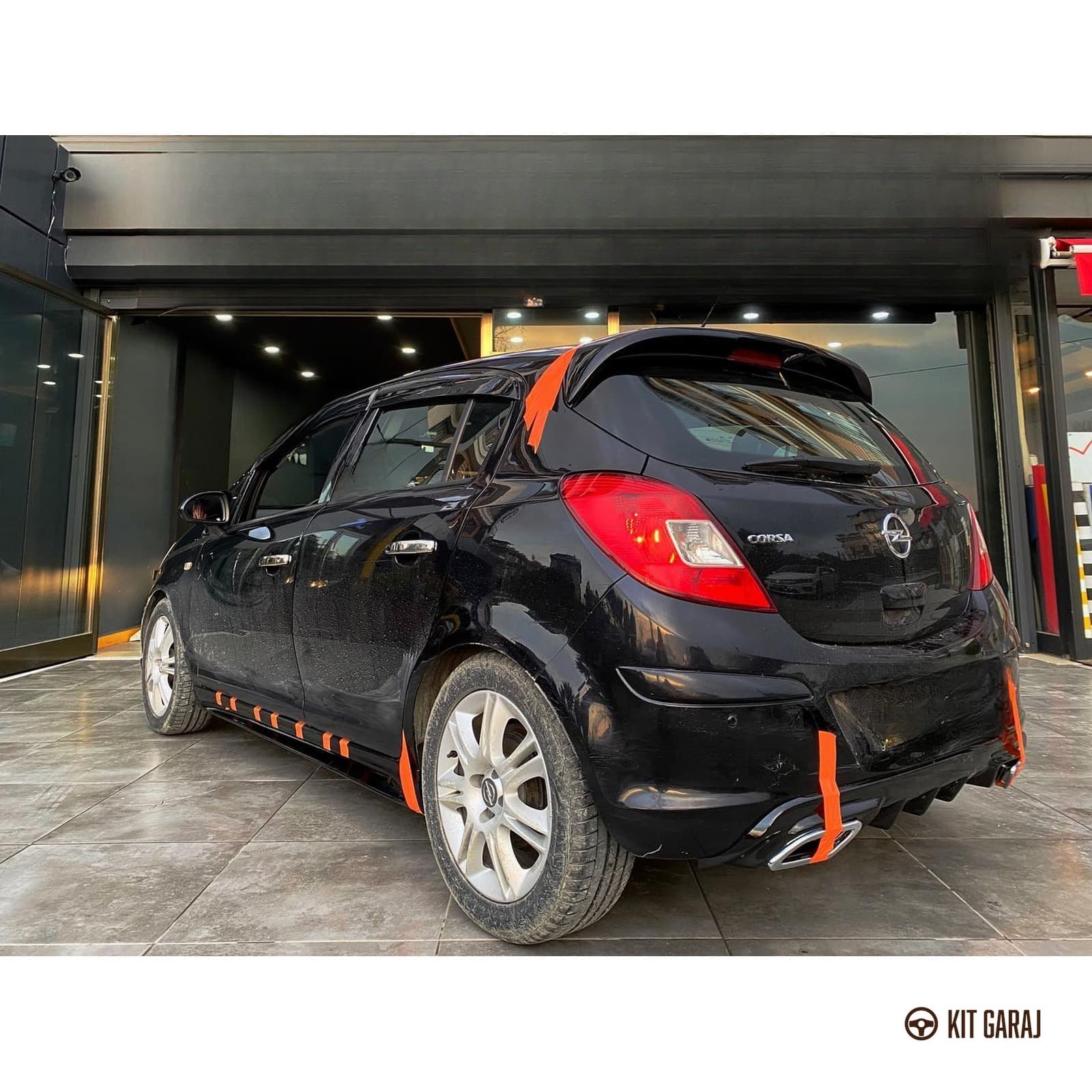 Opel Corsa 2006-2014 Egzoz Görünümlü Parlak Siyah Difüzör (Plastik) Boyalı