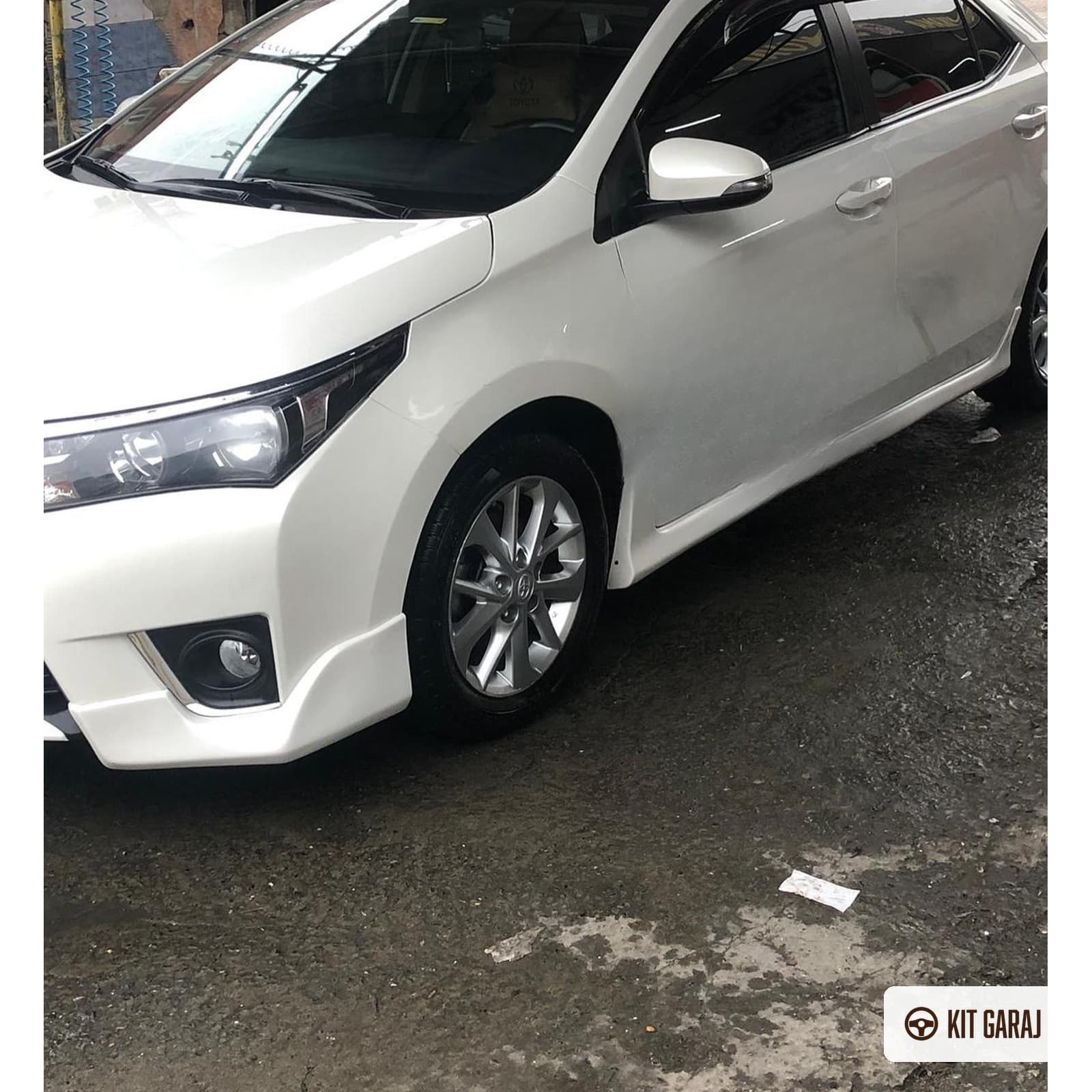 Toyota Corolla Ön Flap (Plastik) Boyasız