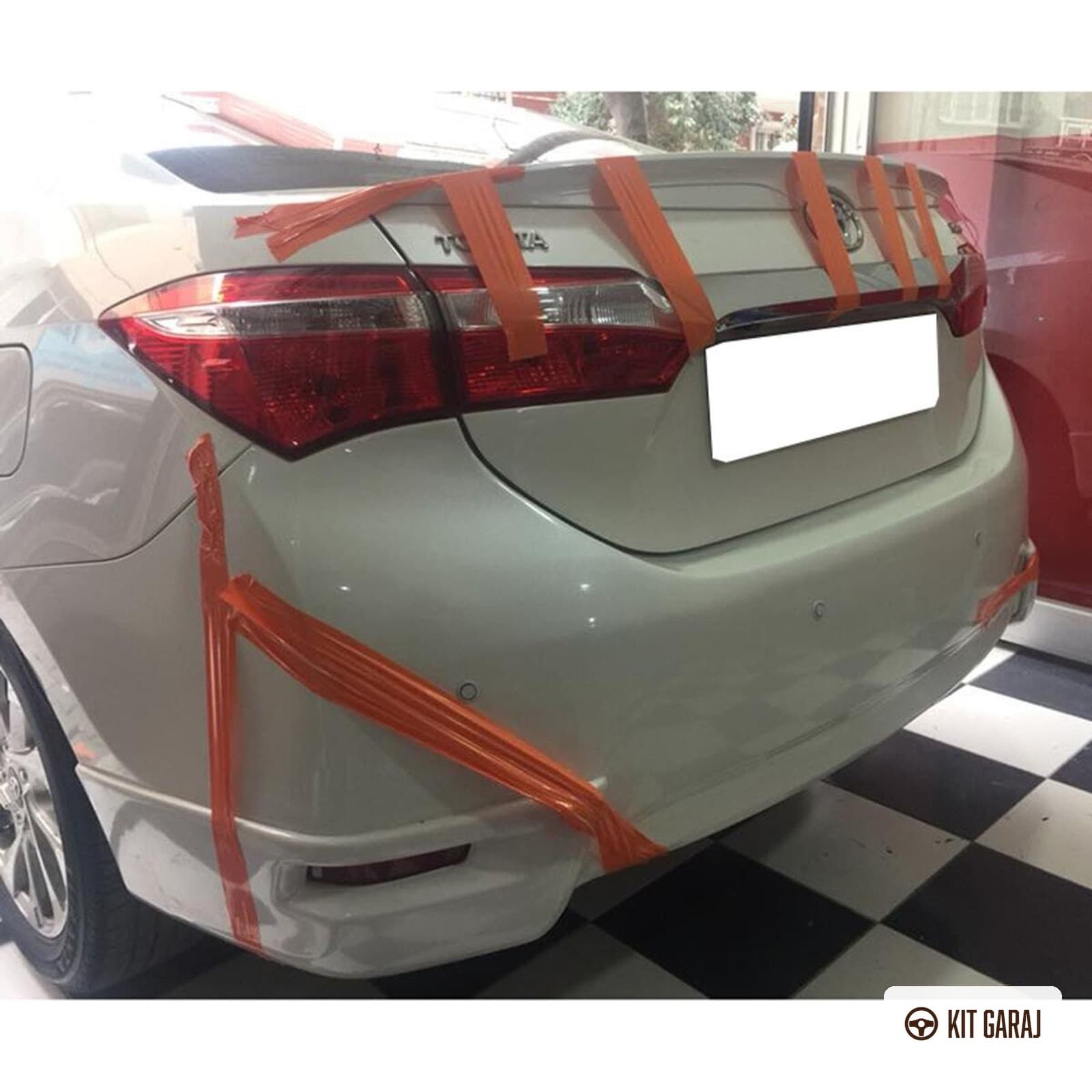 Toyota Corolla Arka Flap (Plastik) Boyasız (2/2)