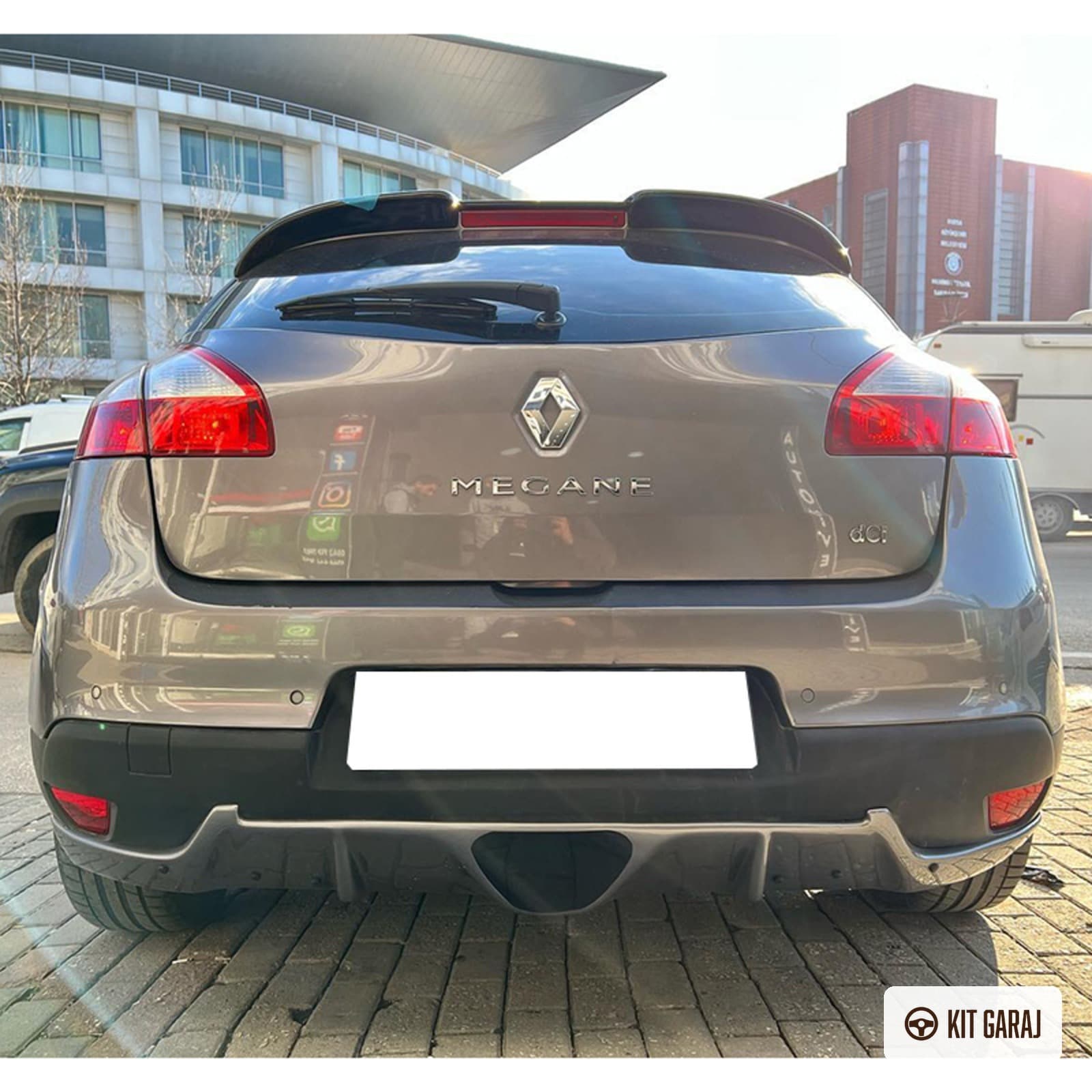 Renault Megane 3 RS Coupe Egzoz Görünümlü Difüzör (Plastik) Boyasız (2/3)