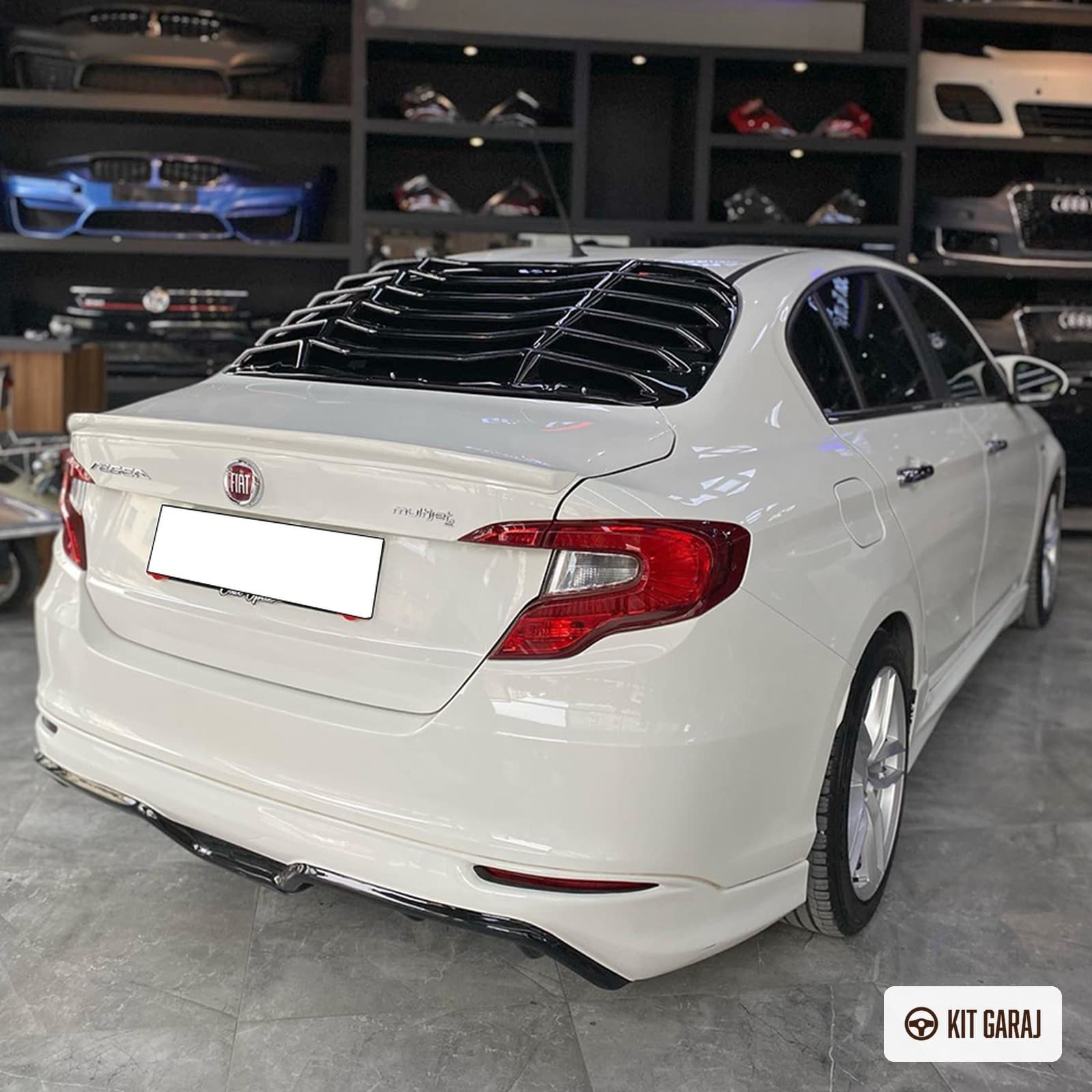 Fiat Egea Sedan 2015-2025 Parlak Siyah Arka Cam Vizörü (Plastik) Boyalı