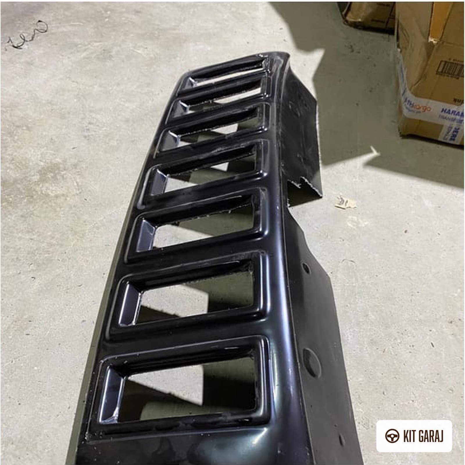 Dacia Duster 2009-2017 Piano Black Sis Çerçevesi (Plastik) Boyalı