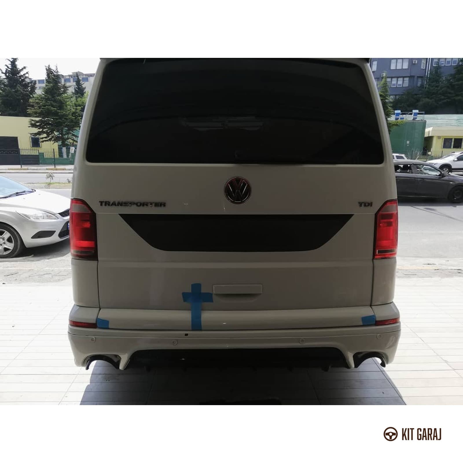 Volkswagen Transporter Izgaralı Arka Ek (Plastik) Boyasız