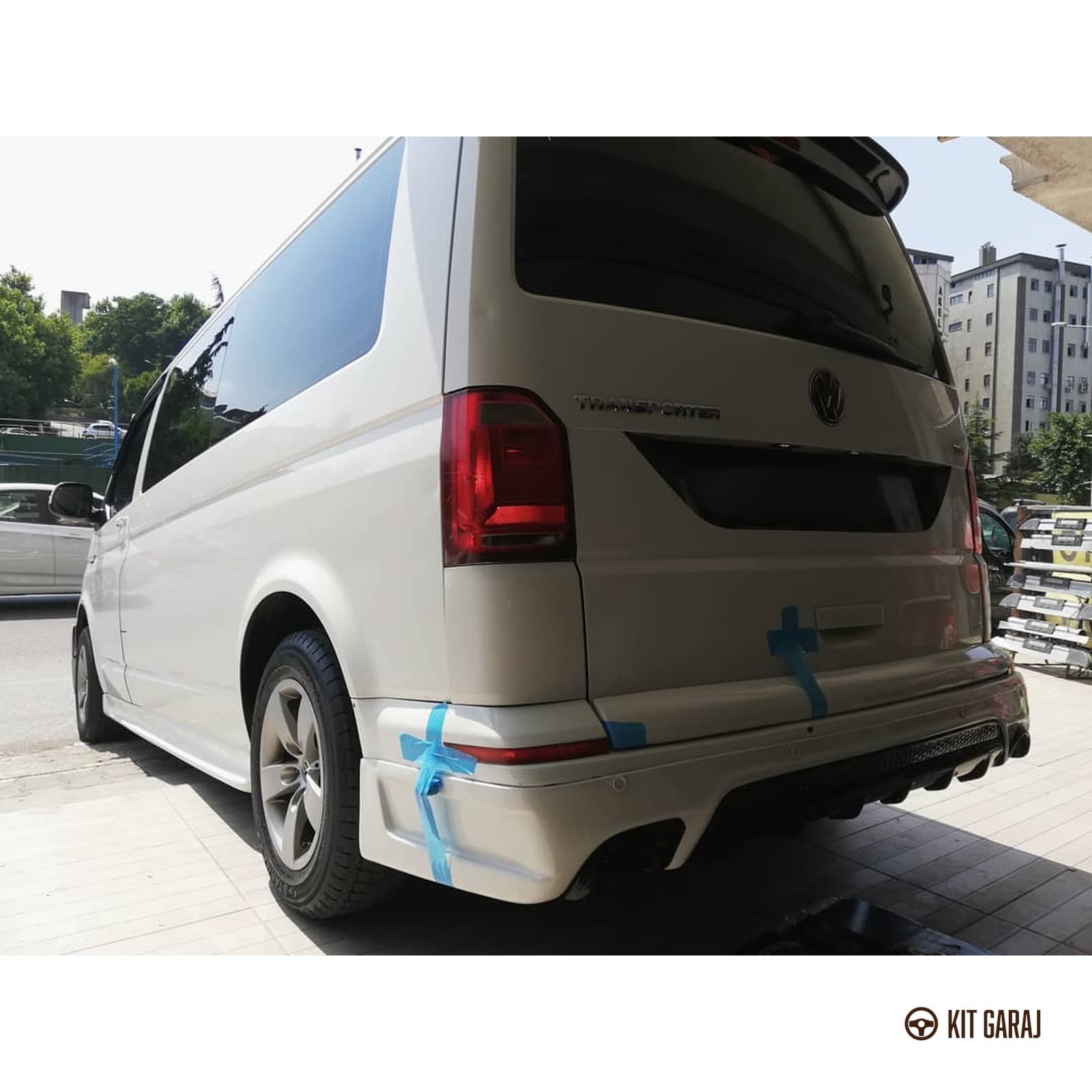 Volkswagen Transporter Izgaralı Arka Ek (Plastik) Boyasız (2/3)
