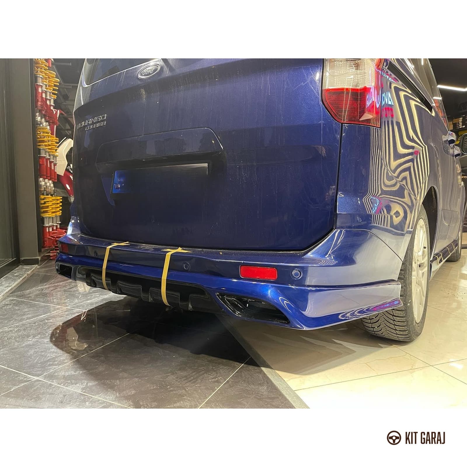 Ford Tourneo Courier 2014-2023 Egzoz Görünümlü Boyasız Mat Siyah Arka Ek (Plastik)