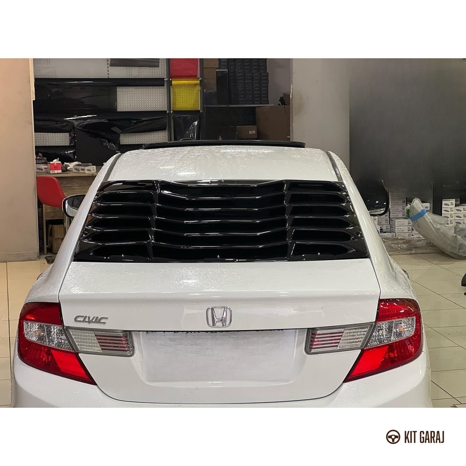 Honda Civic 2012-2016 Parlak Siyah Arka Cam Vizörü (Plastik) Boyalı