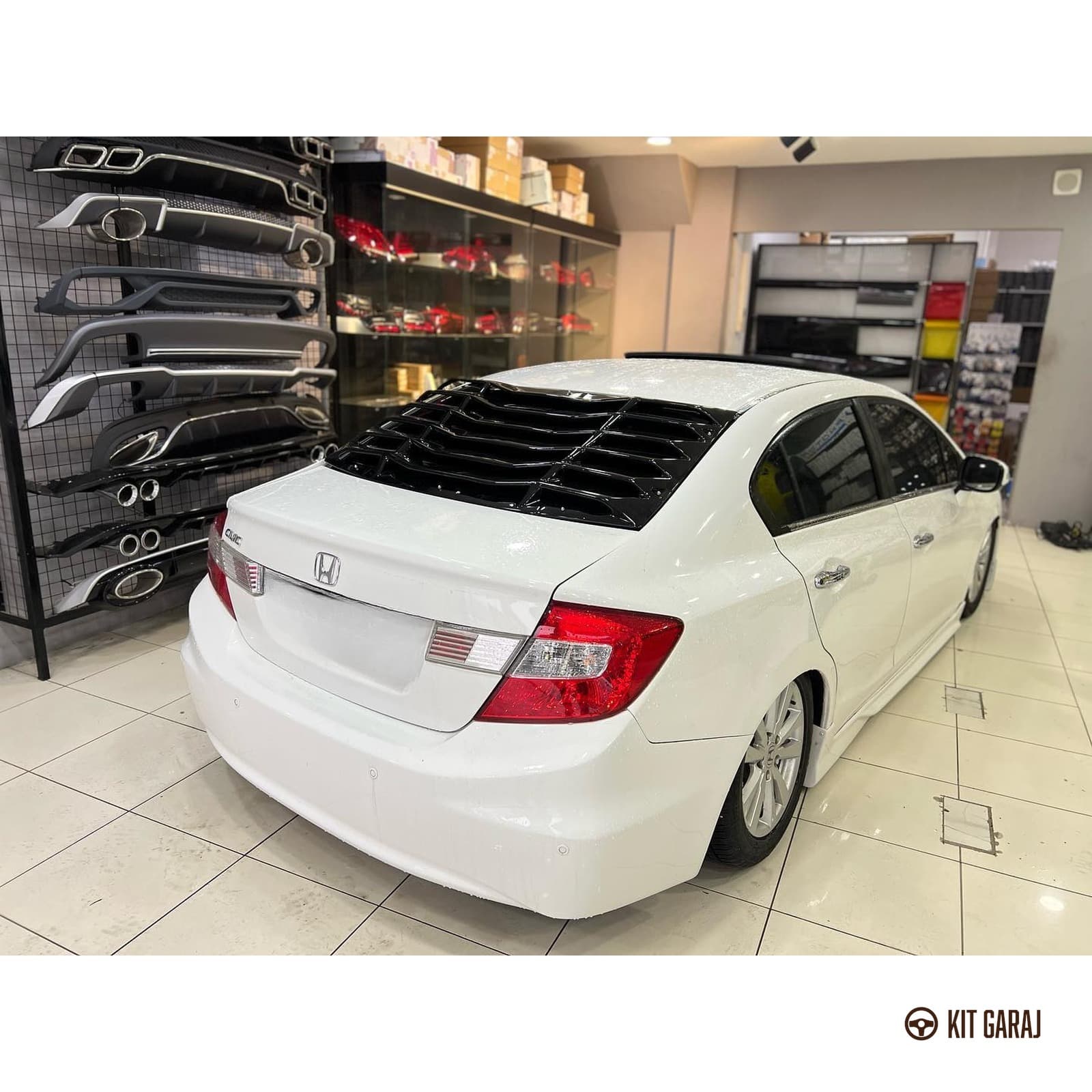 Honda Civic 2012-2016 Parlak Siyah Arka Cam Vizörü (Plastik) Boyalı (3/8)