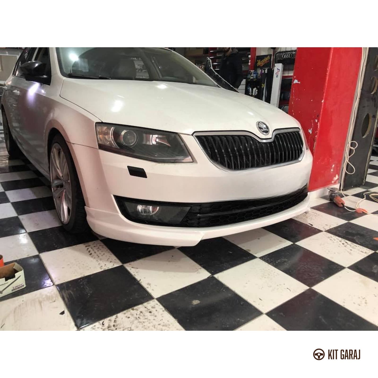 Skoda Octavia Ön Ek (Plastik) Boyasız (4/5)