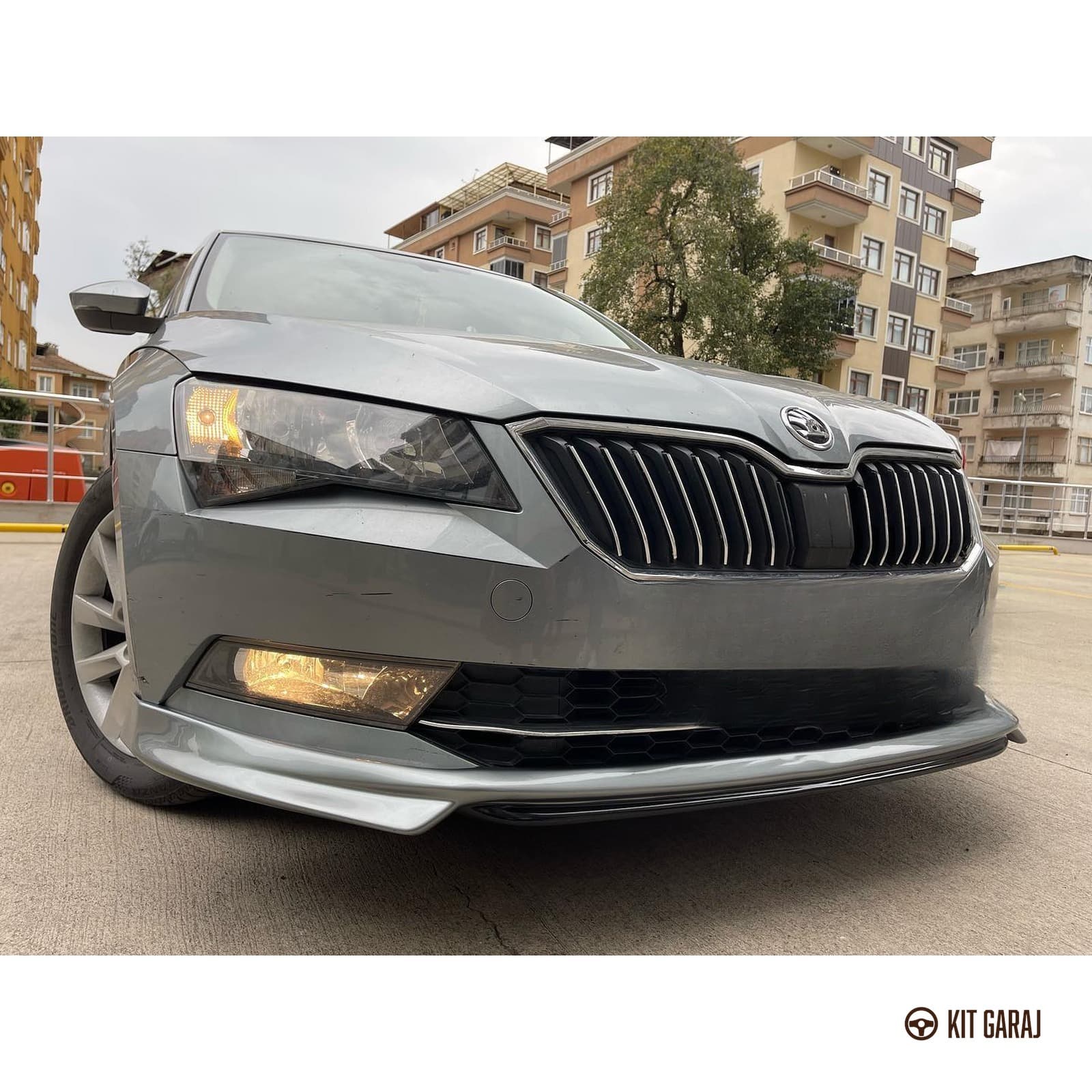 Skoda Superb 2018+ Ön Ek (Plastik) Boyasız