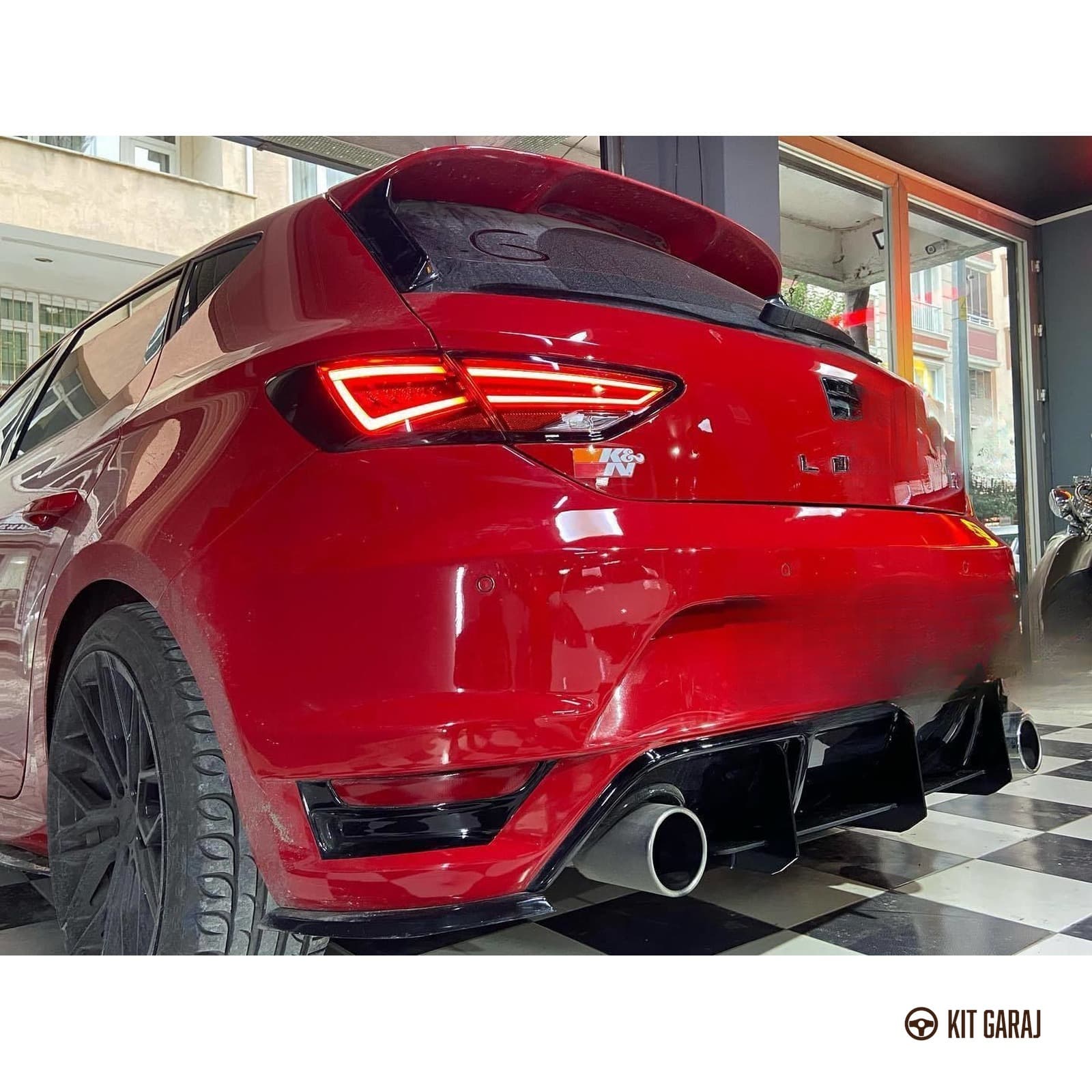 Seat Leon Mk3 2012-2020 Aero Parlak Siyah Flap (Plastik) Boyalı