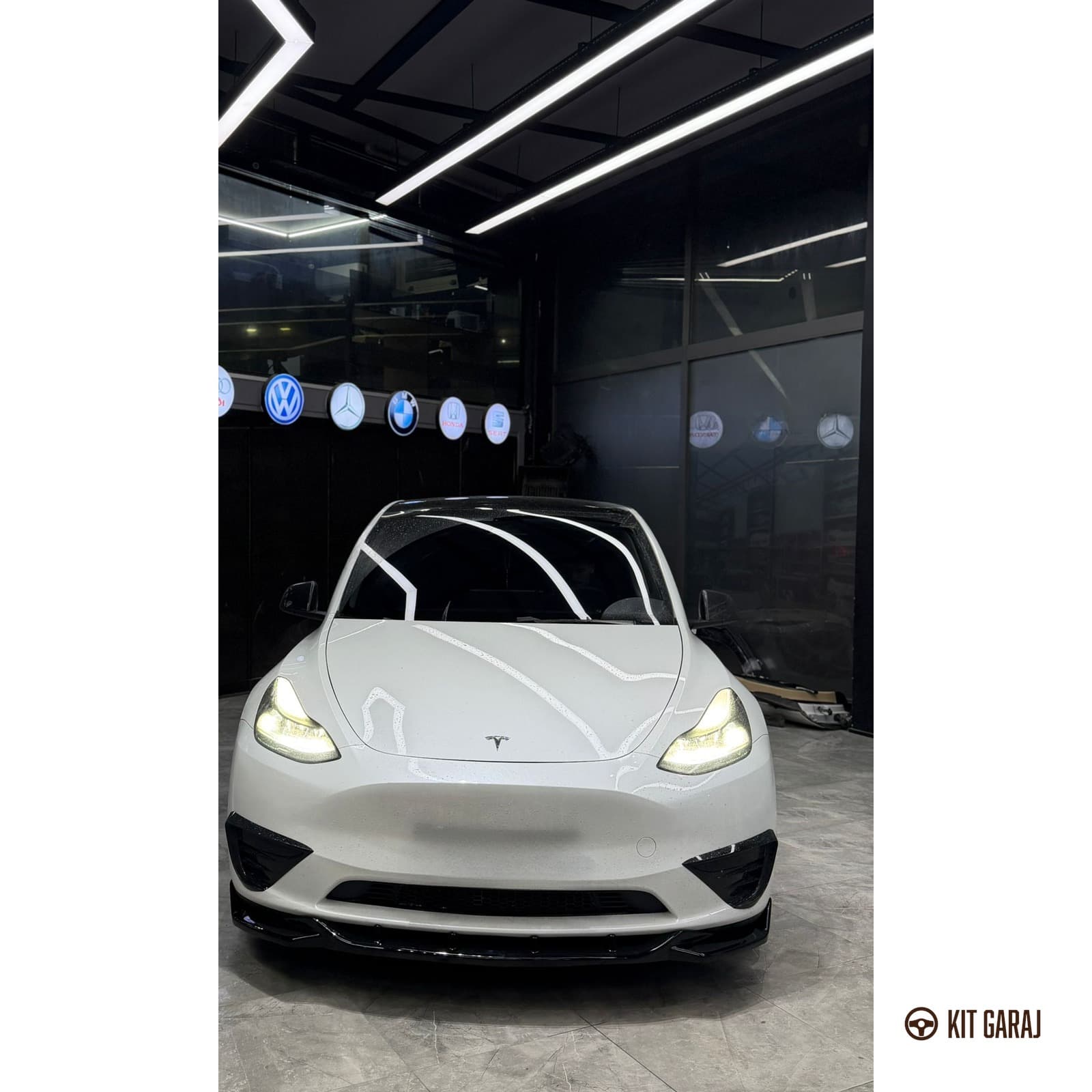 Tesla Model Y Ön Lip (Plastik) Parlak Siyah Boyalı (2/2)