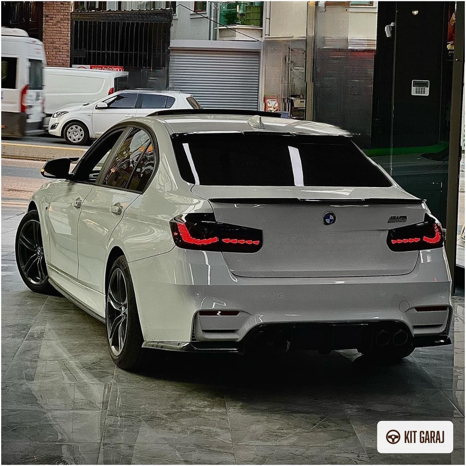 BMW F30 M3 Vorsteiner Piano Black Sağ Sol Arka Flap (Plastik) Boyalı