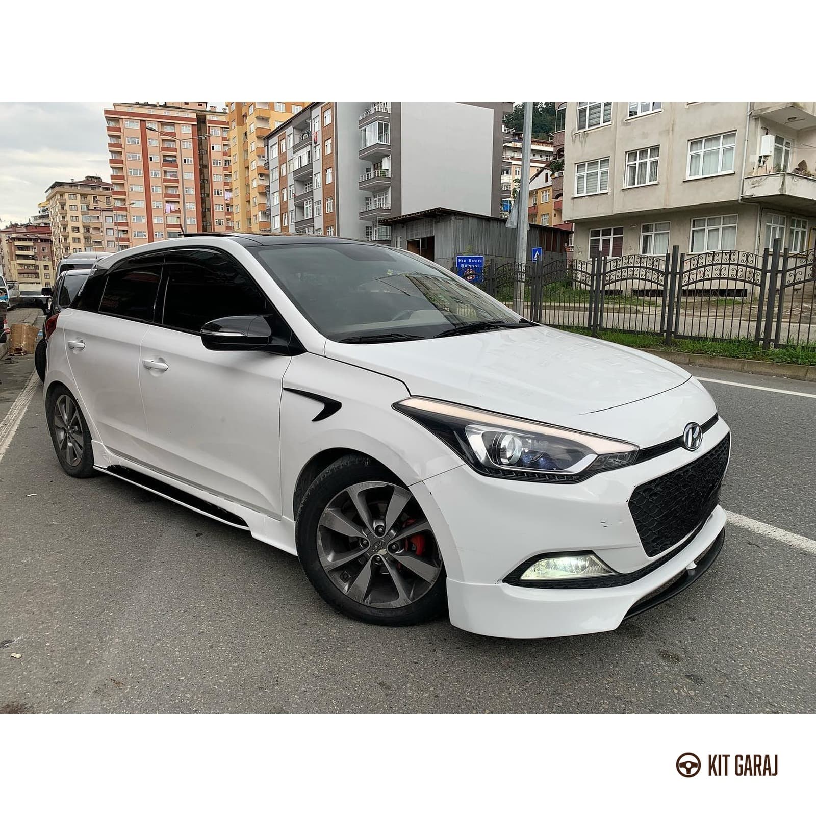 Hyundai i20 2015-2019 Custom Marşpiyel (Plastik) Boyasız