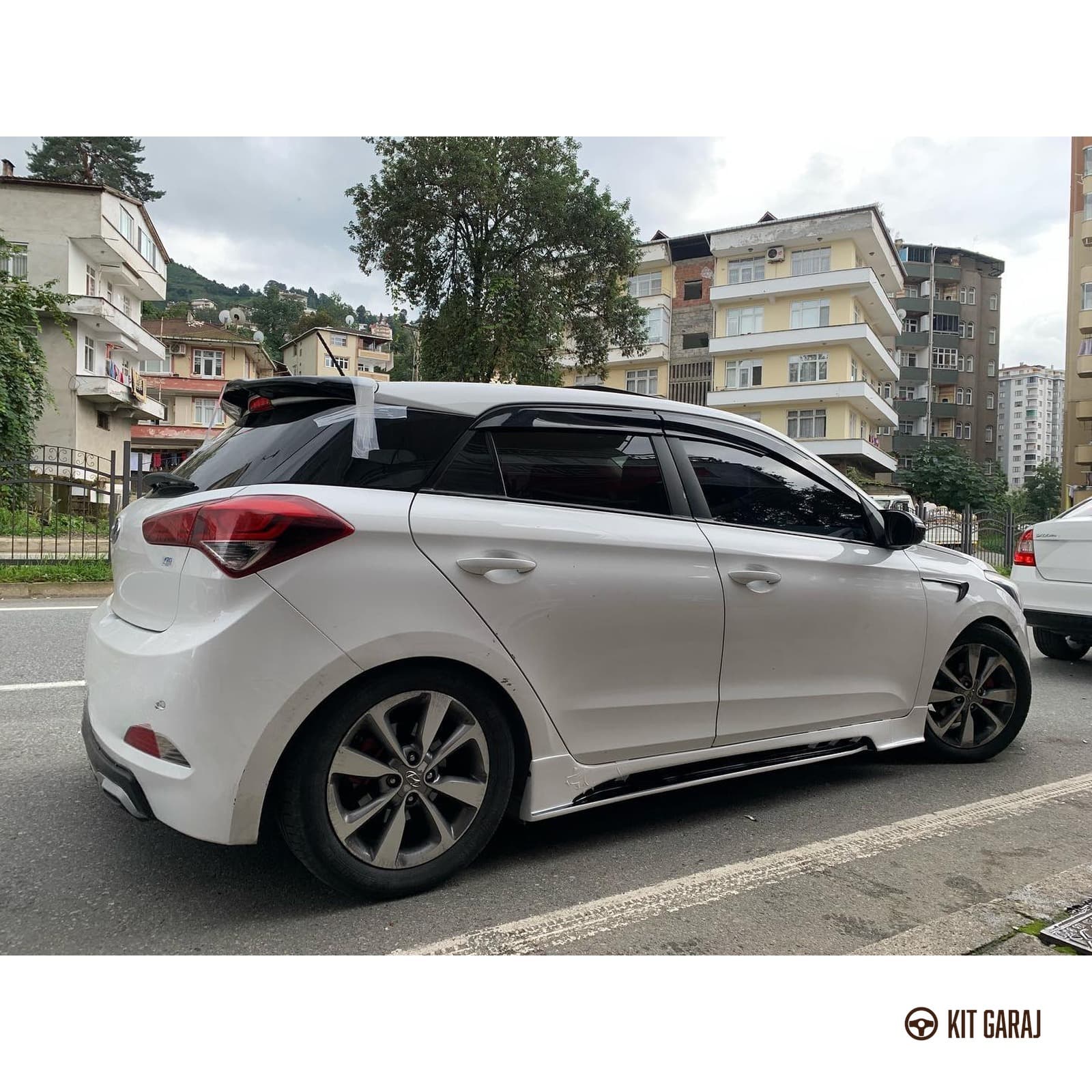 Hyundai i20 2015-2019 Custom Marşpiyel (Plastik) Boyasız (3/4)