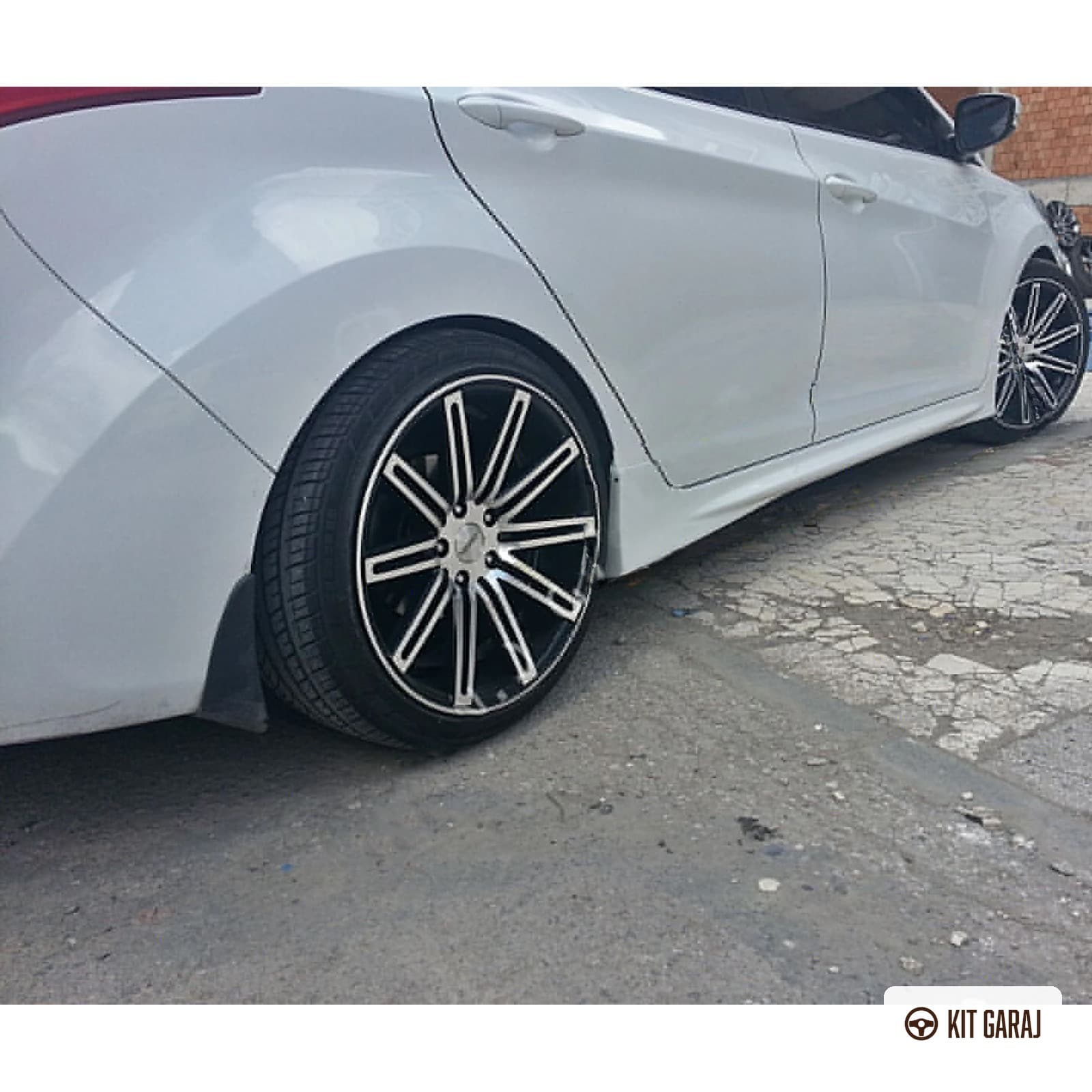Hyundai Elantra 2011-2015 Marşpiyel (Plastik) Boyasız