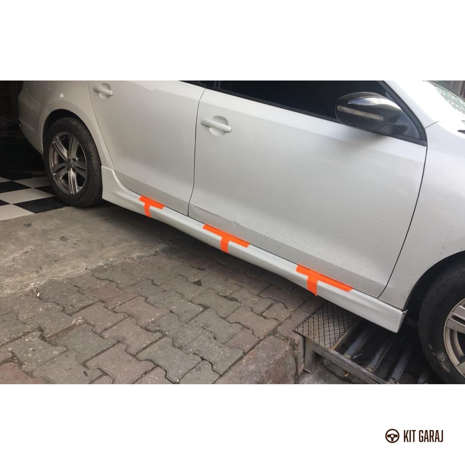 Volkswagen Jetta Yan Marşpiyel (Plastik) Boyasız (5/5)