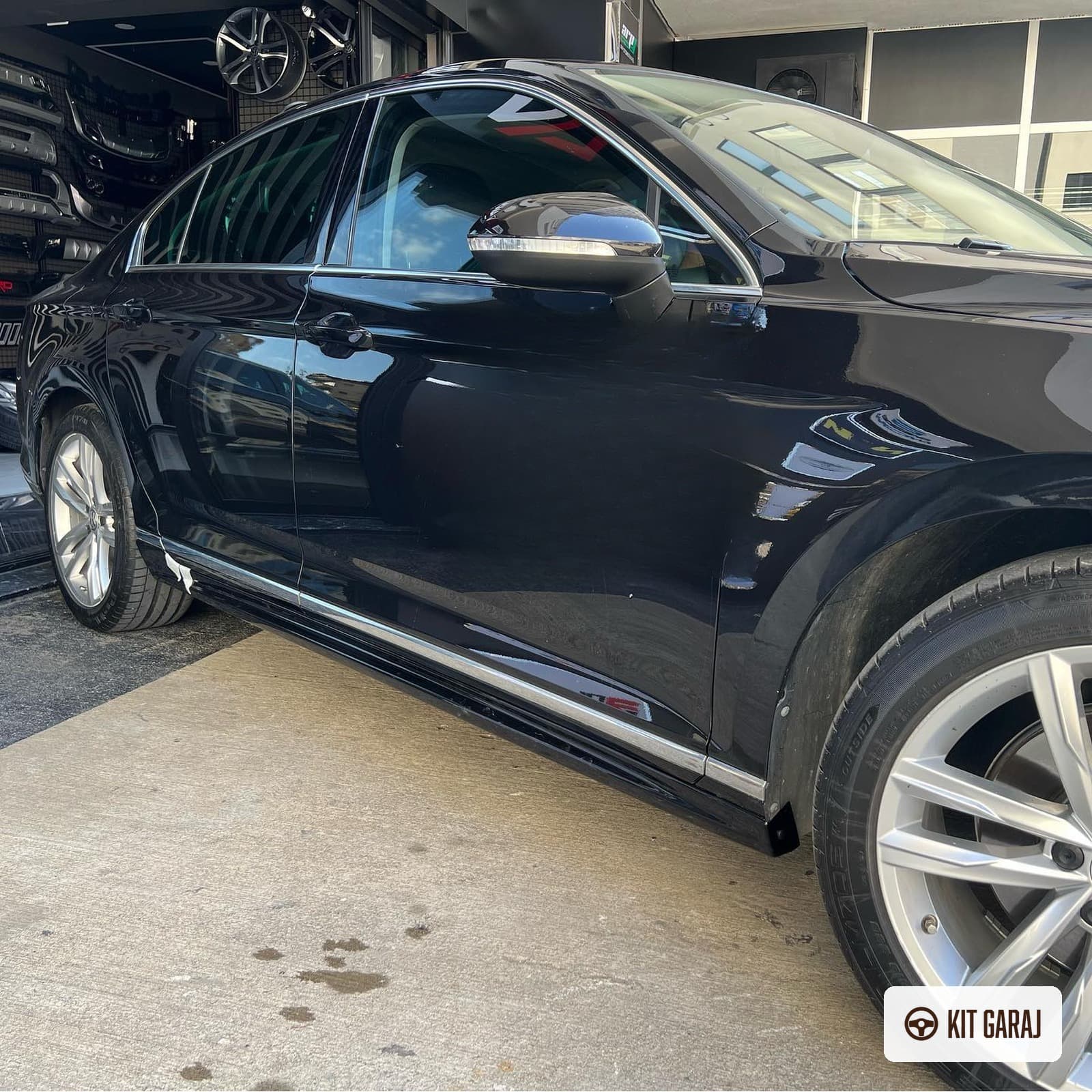 Volkswagen Passat 2014 B8 Yan Marşpiyel (Plastik) Boyasız