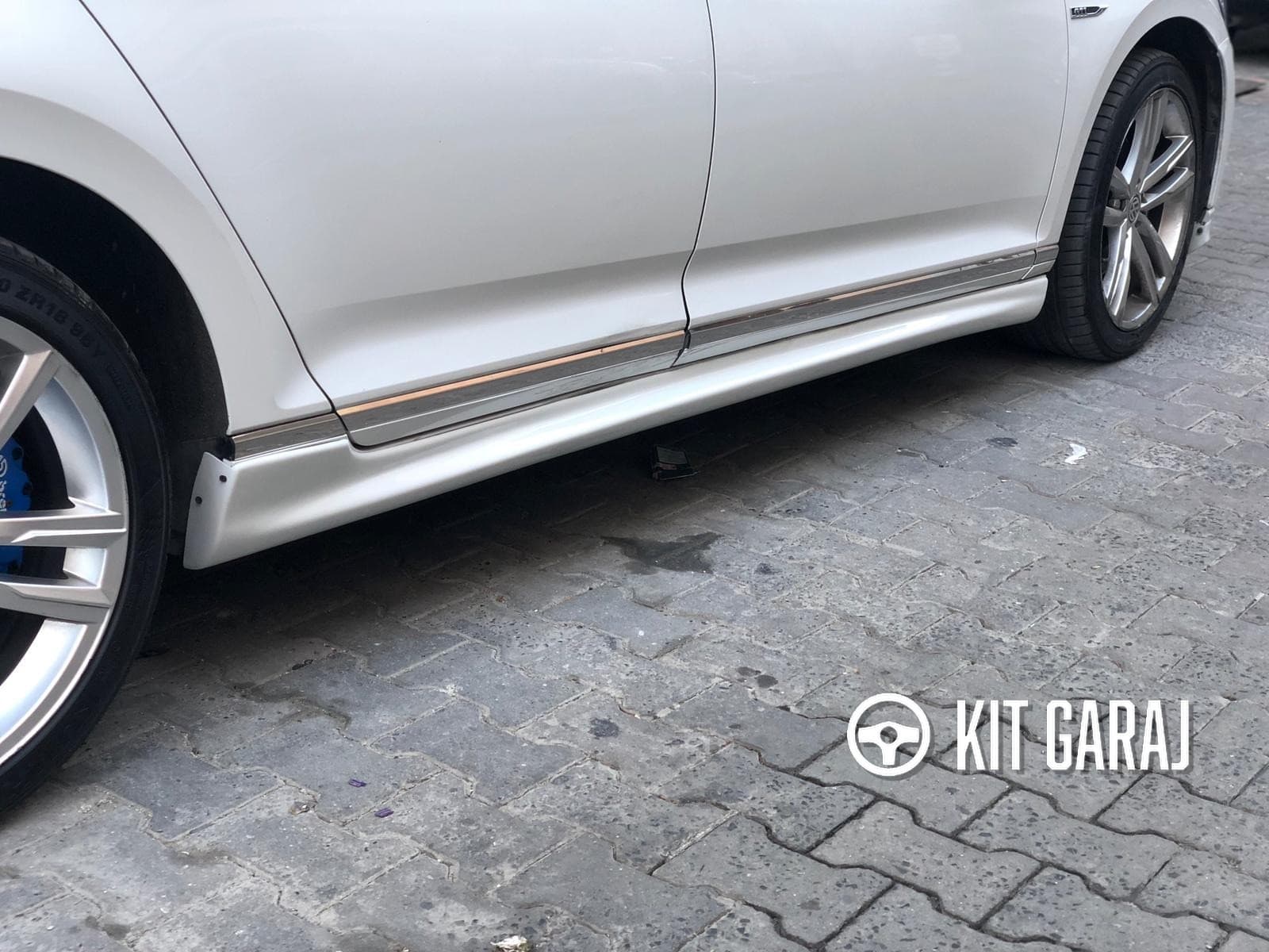 Volkswagen Passat 2014 B8 Yan Marşpiyel (Plastik) Boyasız (2/3)