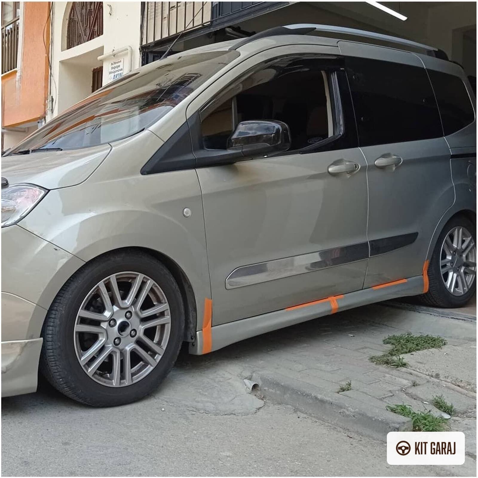 Ford Tourneo Courier 2014-2023 Yan Marşpiyel (Plastik) Boyasız