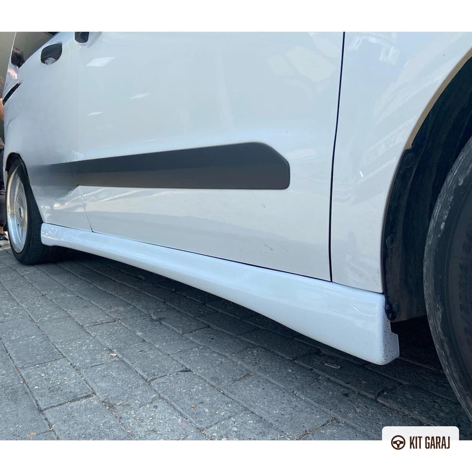 Ford Tourneo Courier 2014-2023 Yan Marşpiyel (Plastik) Boyasız (2/7)