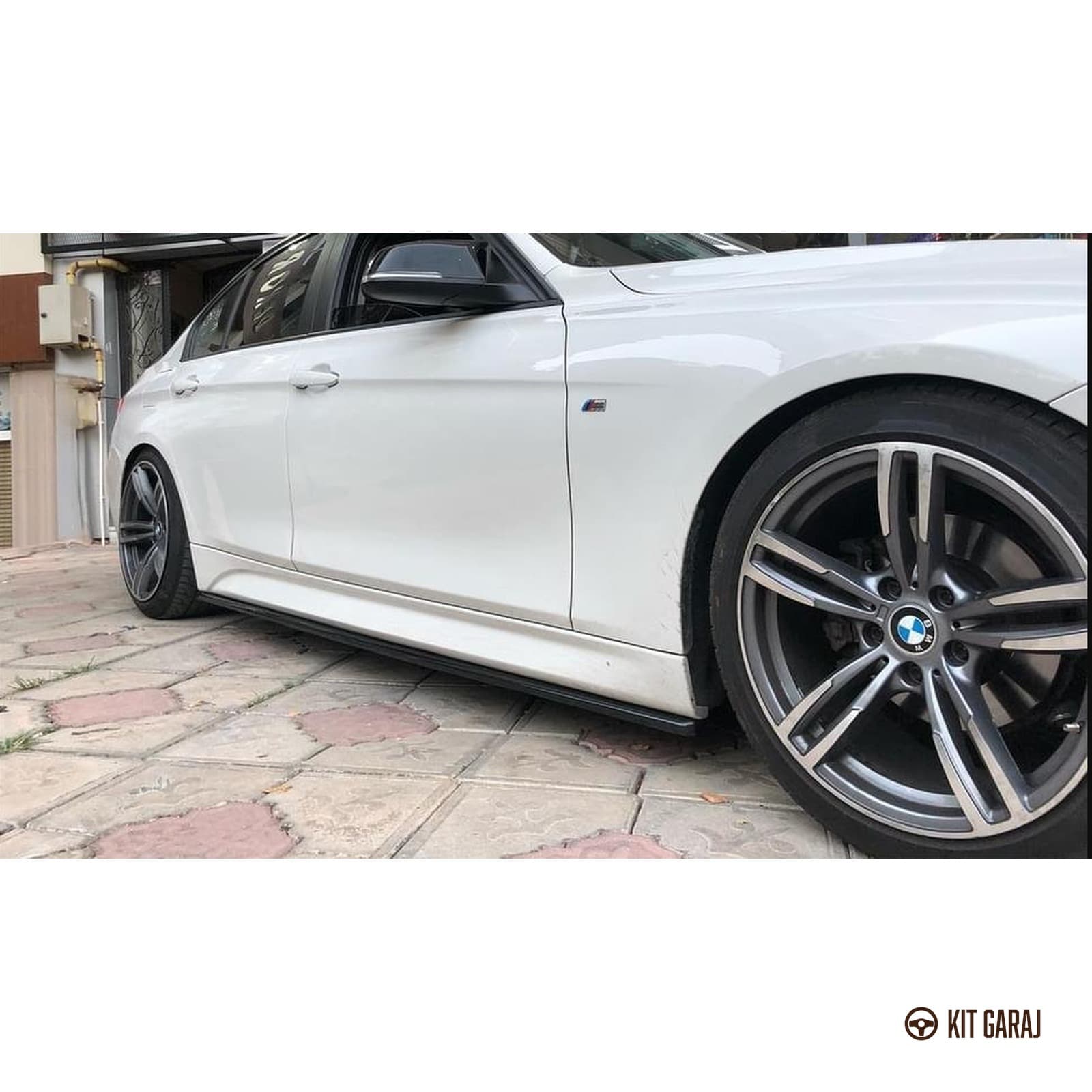 BMW F30 M Performance Piano Black Yan Marşpiyel Altı Lip (Plastik) Boyalı