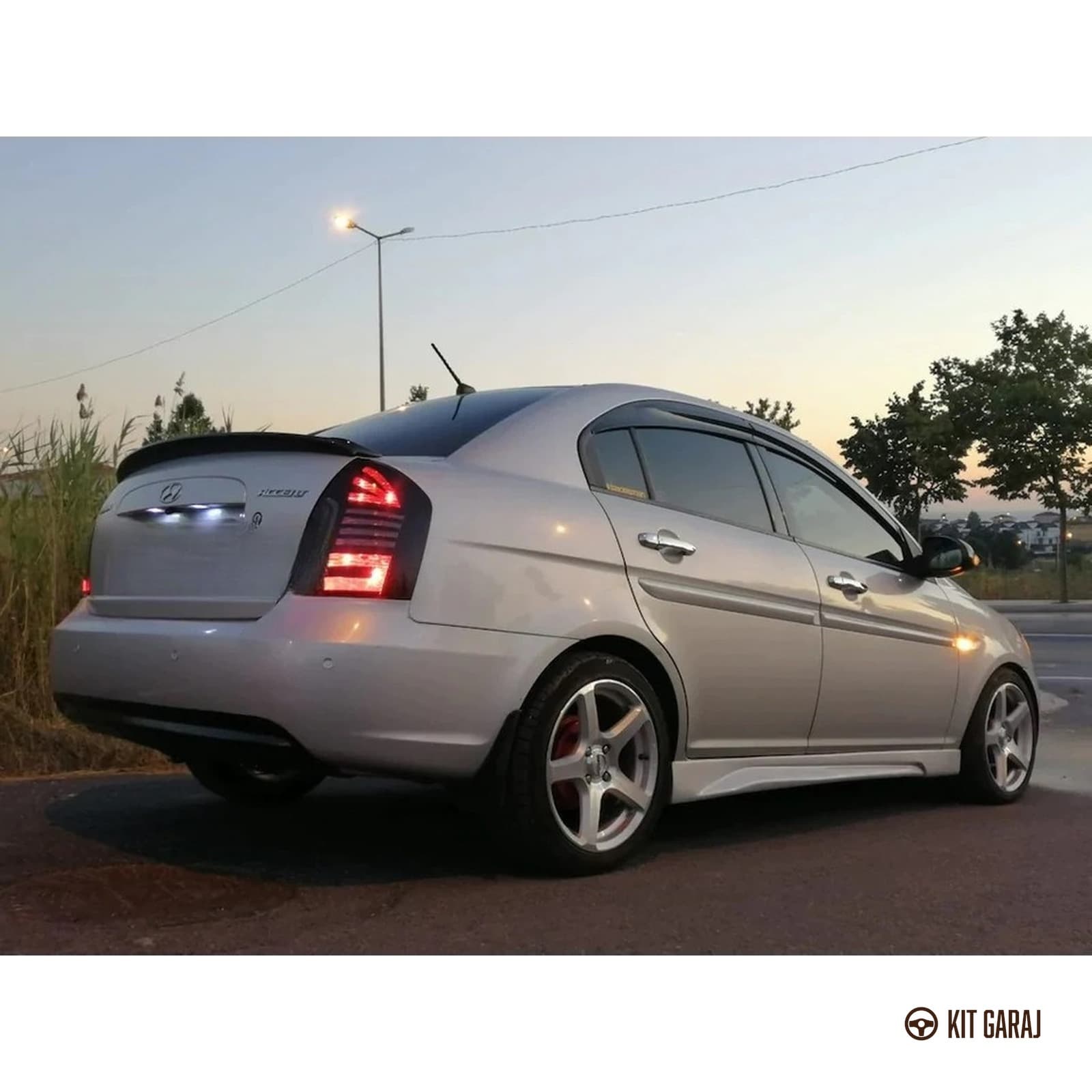 Hyundai Accent Yan Marşpiyel (Plastik) Boyasız