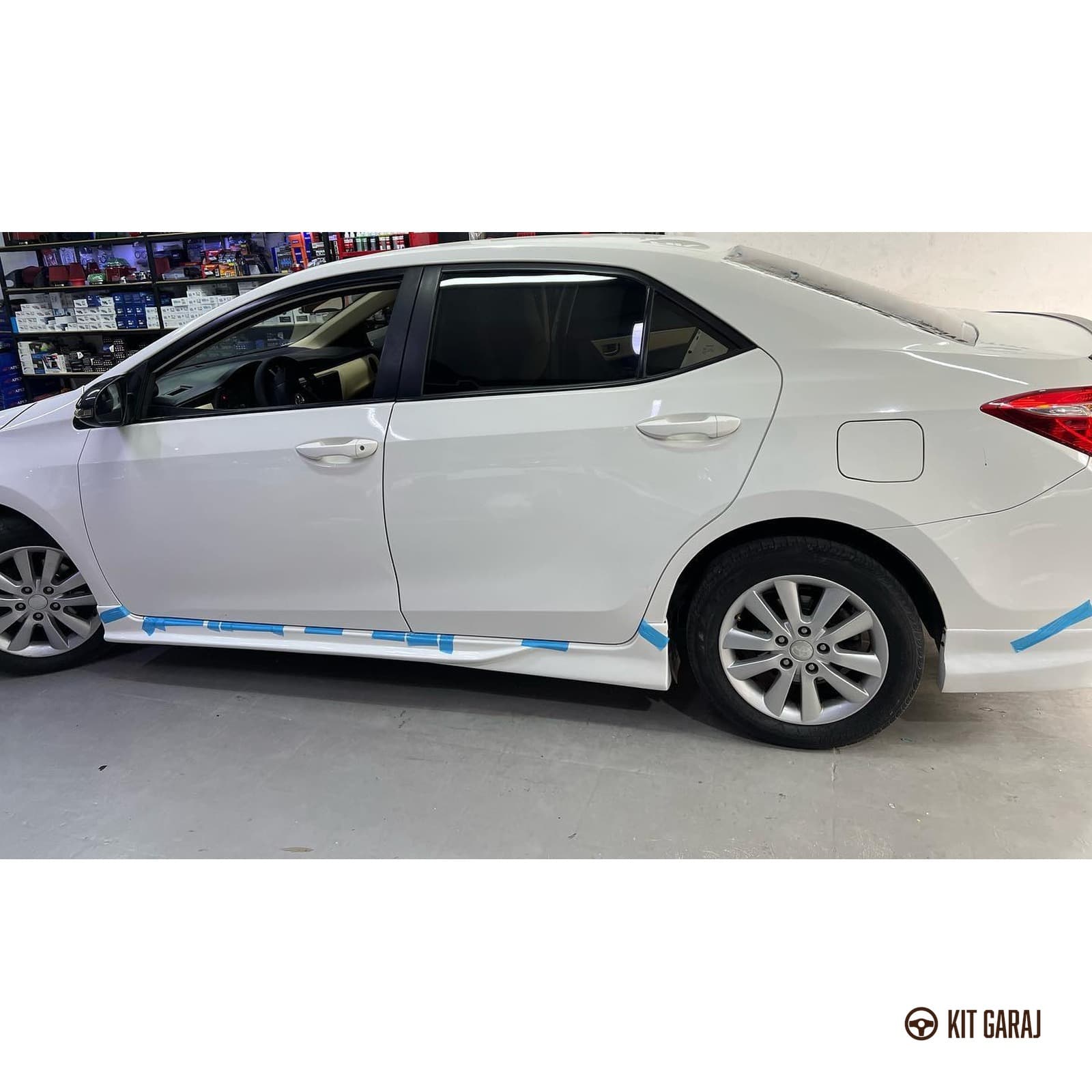 Toyota Corolla Custom Yan Marşpiyel (Plastik) Boyasız