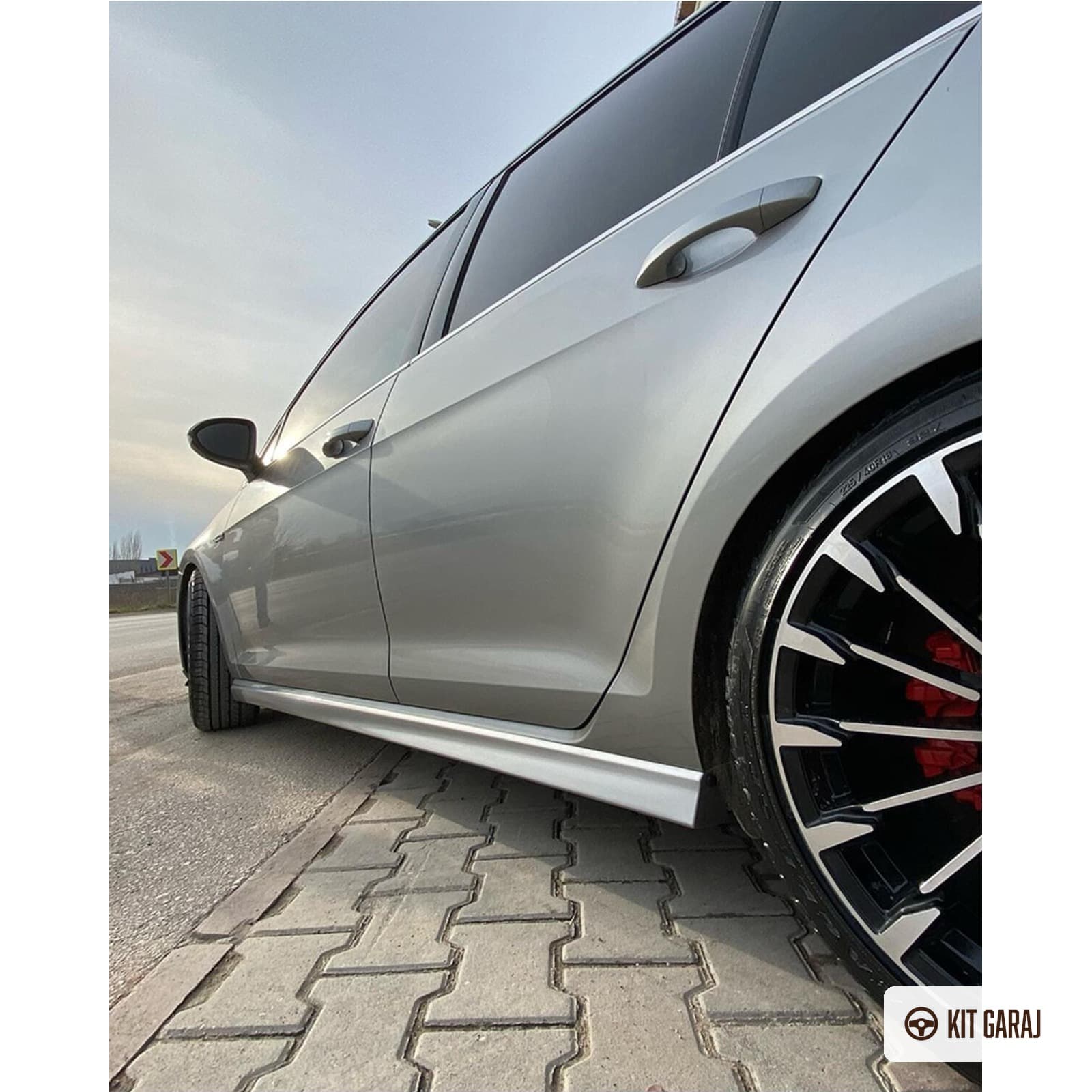 Volkswagen Golf 7.5 R Yan Marşpiyel (Plastik) Boyasız