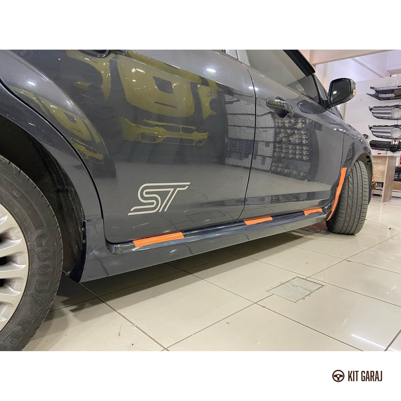 Ford Focus 2-2.5 Yan Marşpiyel (Plastik) Boyasız