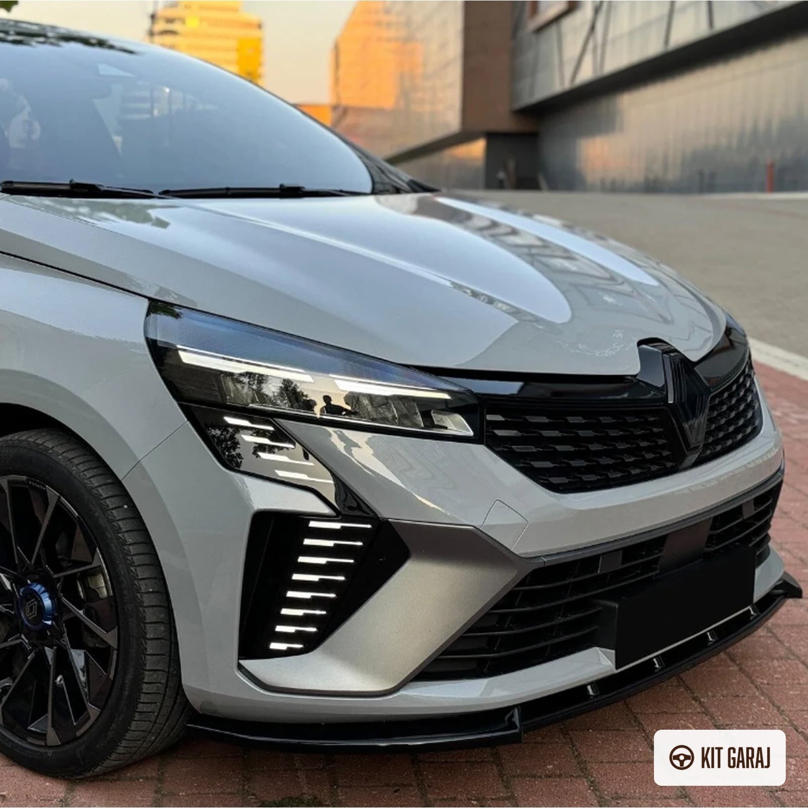 Renault Clio 2024+ Piano Black Ön Lip (Plastik) Boyalı
