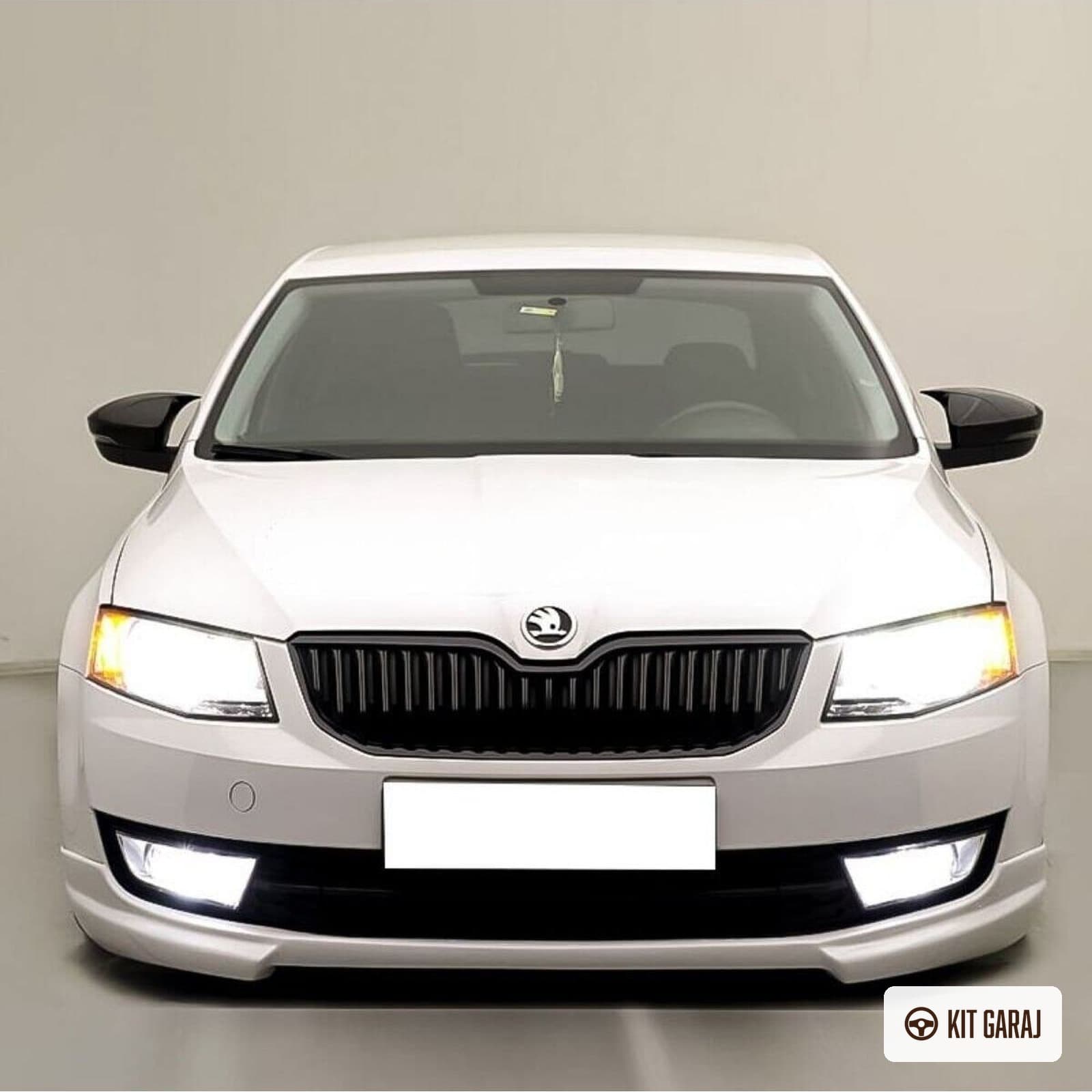 Skoda Octavia Body Kit (Plastik) Boyasız
