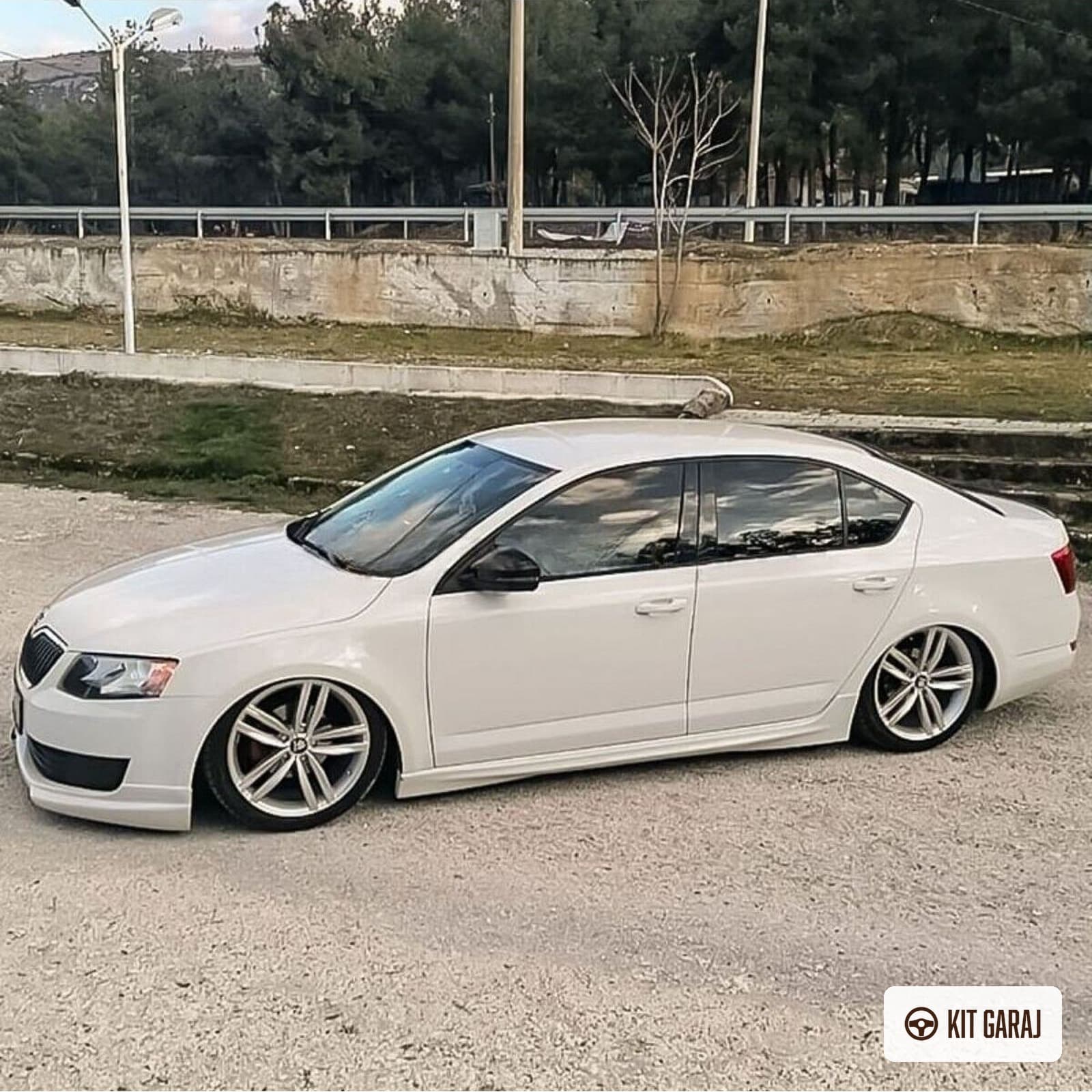 Skoda Octavia Body Kit (Plastik) Boyasız (3/6)
