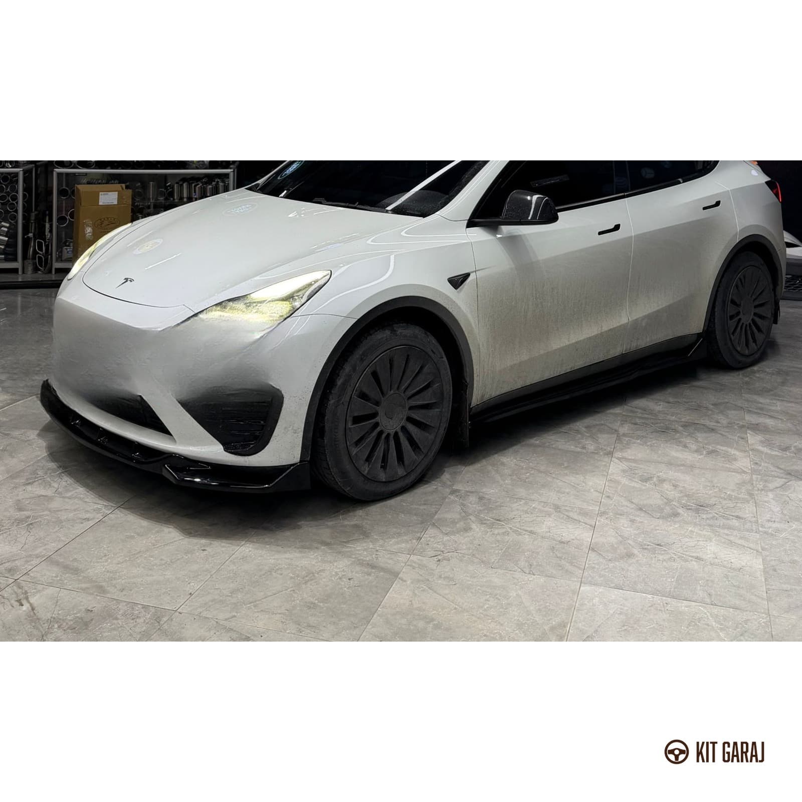 Tesla Model Y Parlak Siyah Yan Marşpiyel (Plastik) Boyalı