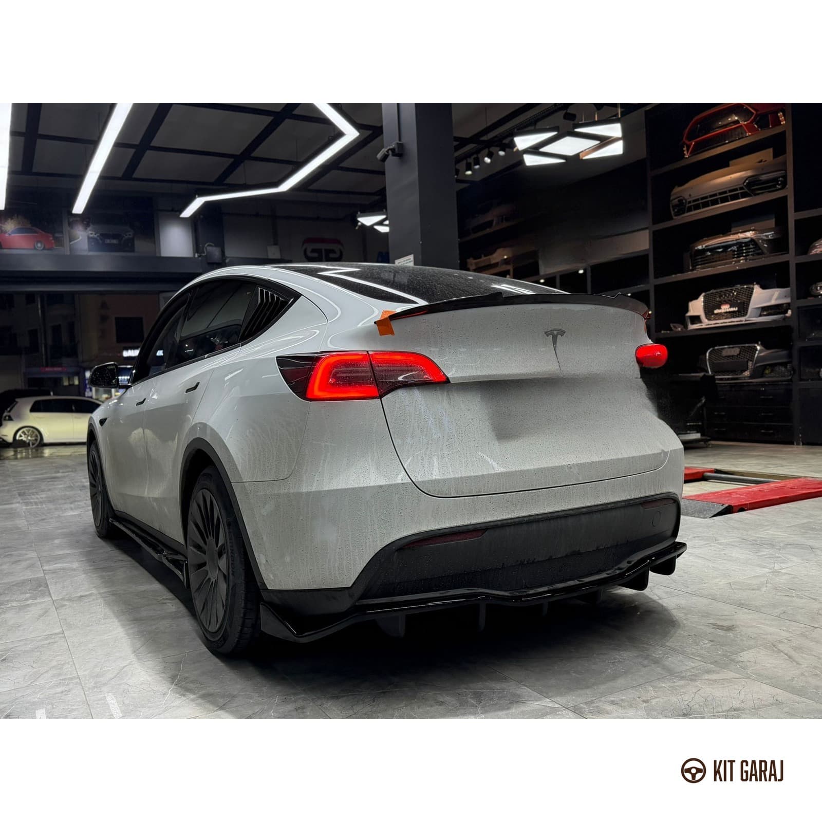 Tesla Model Y Parlak Siyah Difüzör (Plastik) Boyalı (3/5)