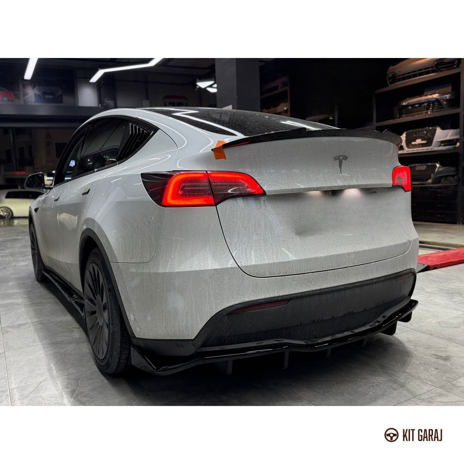 Tesla Model Y Parlak Siyah Difüzör (Plastik) Boyalı (5/5)